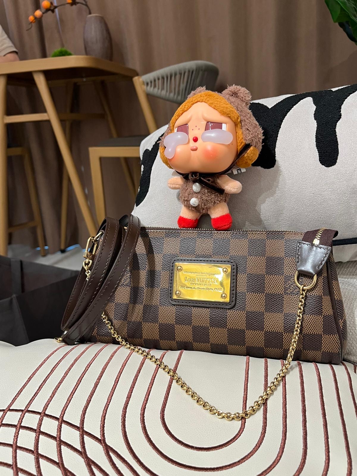 Lv Eva pochette 2way bag  100%Authentic,95%new ✅塵袋