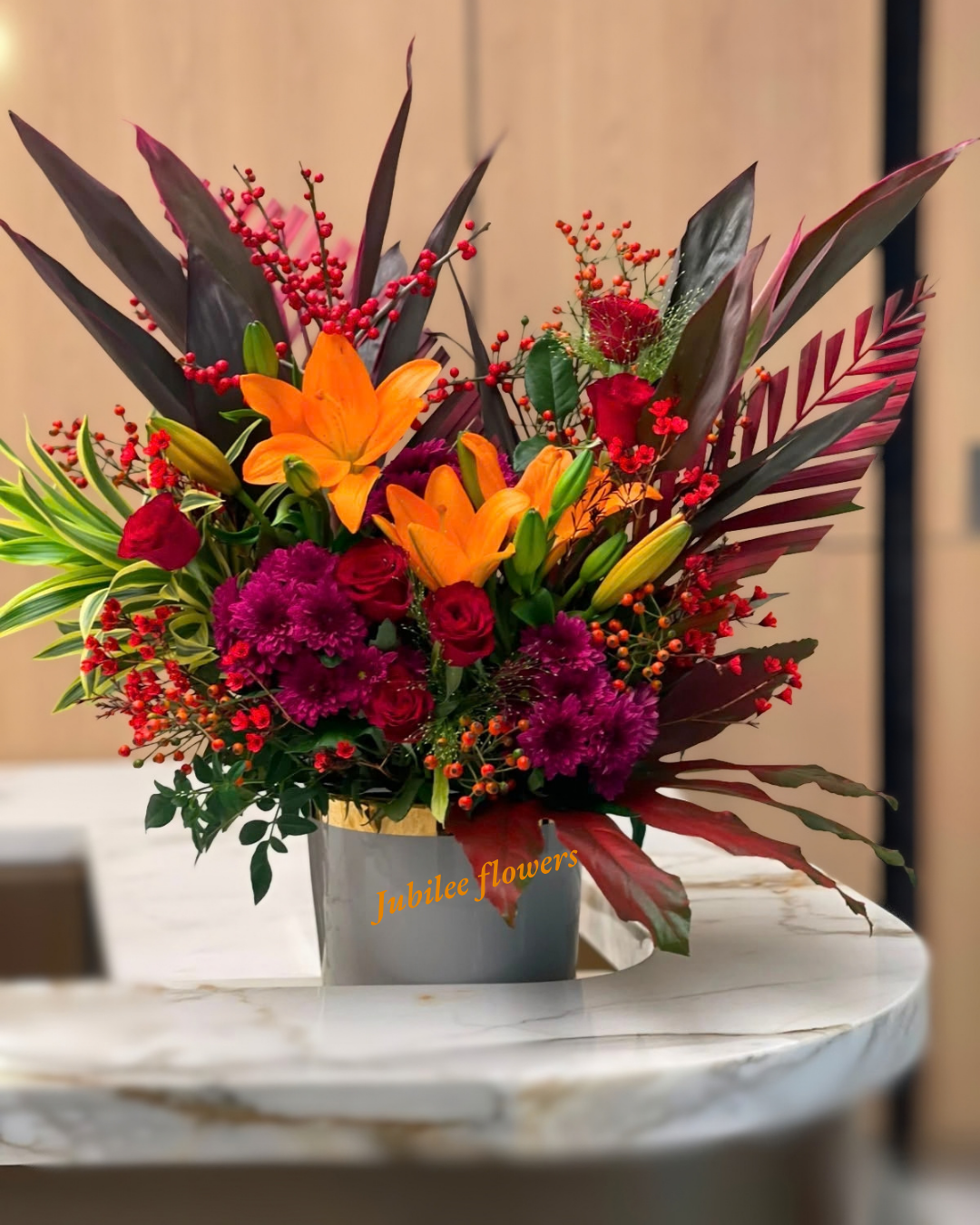 橙百合・紅玫瑰抱抱桶