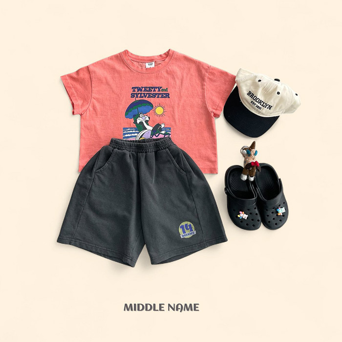 🇰🇷middle name tee