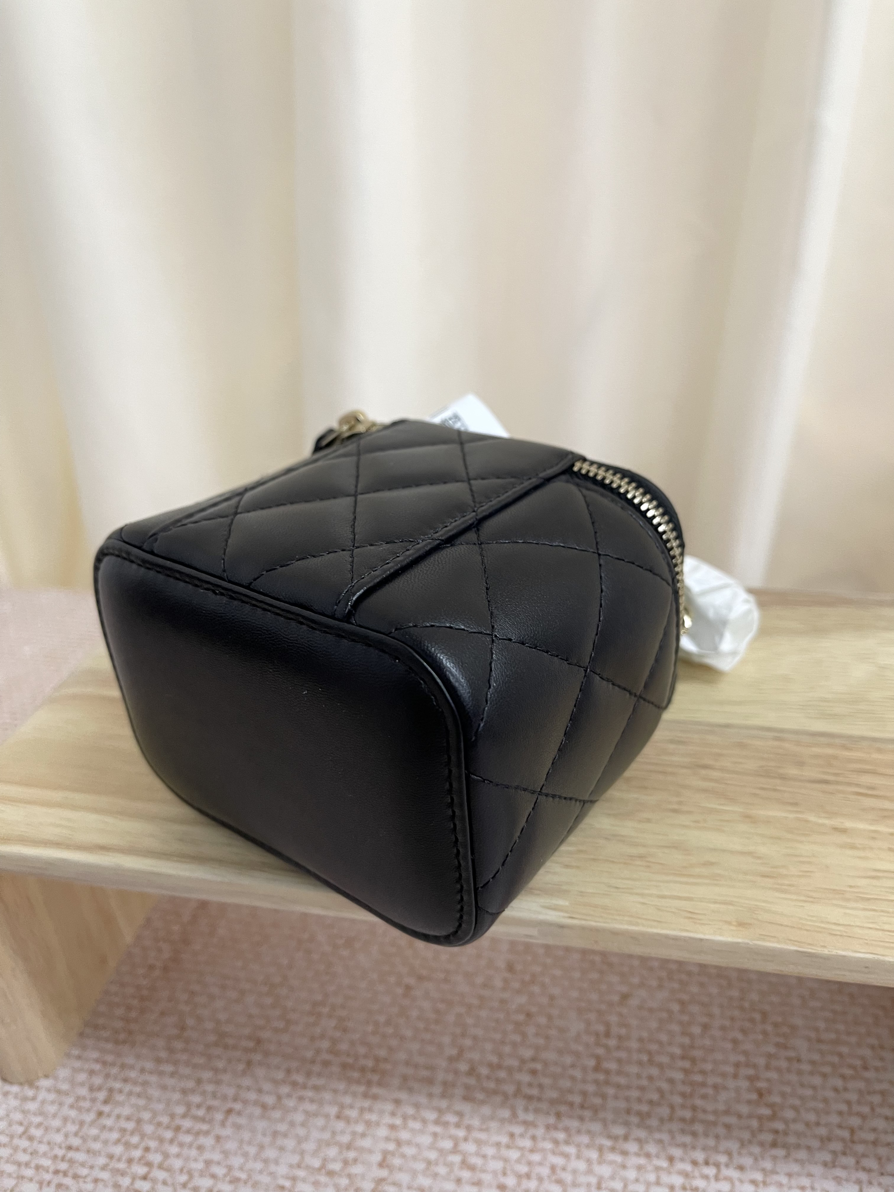 Unused item Chanel Vanity case/ Product Code: 26020701