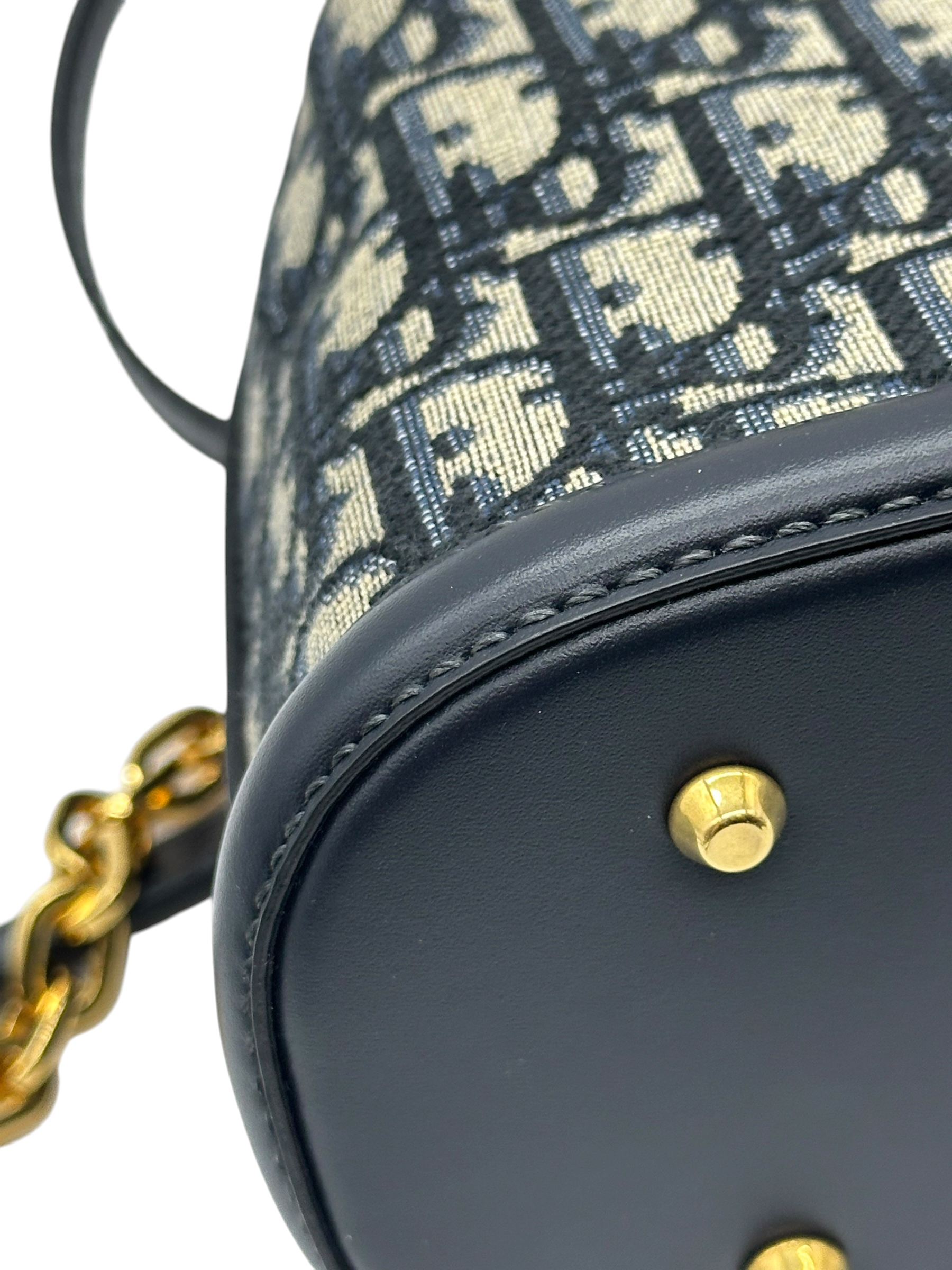 Pre-Owned DIOR Bucket Bag / Product Code: 26052410