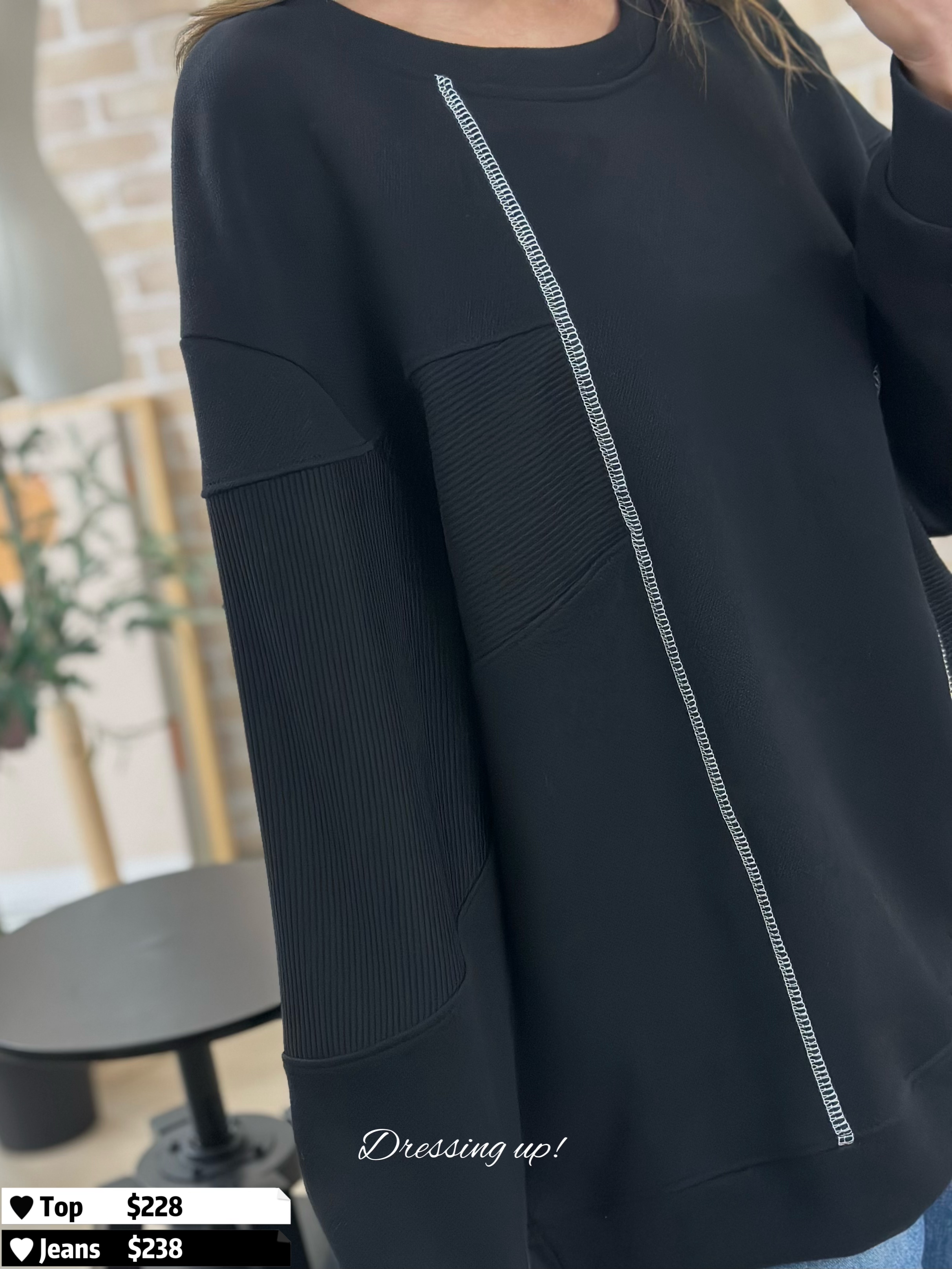  不單調全黑｜壓紋拼接上衣