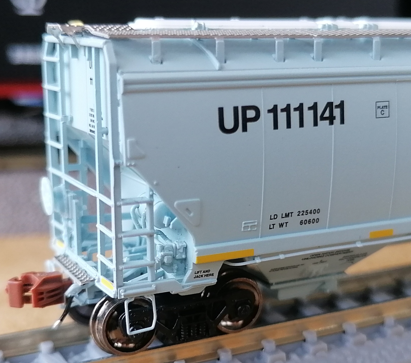 UP Gunderson 5188 Covered Hopper, Union Pacific/High Reporting Marks Scaletrains N