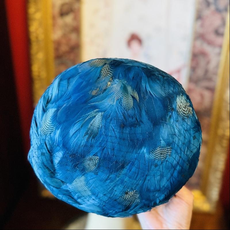 C.a. 1950s Teal Turquoise Peacock pillbox hat (MT2128)