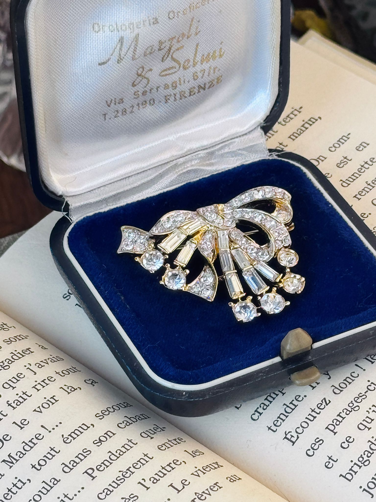 Vintage NINA RICCI Sparkling Ribbon Brooch (MT2589-14)