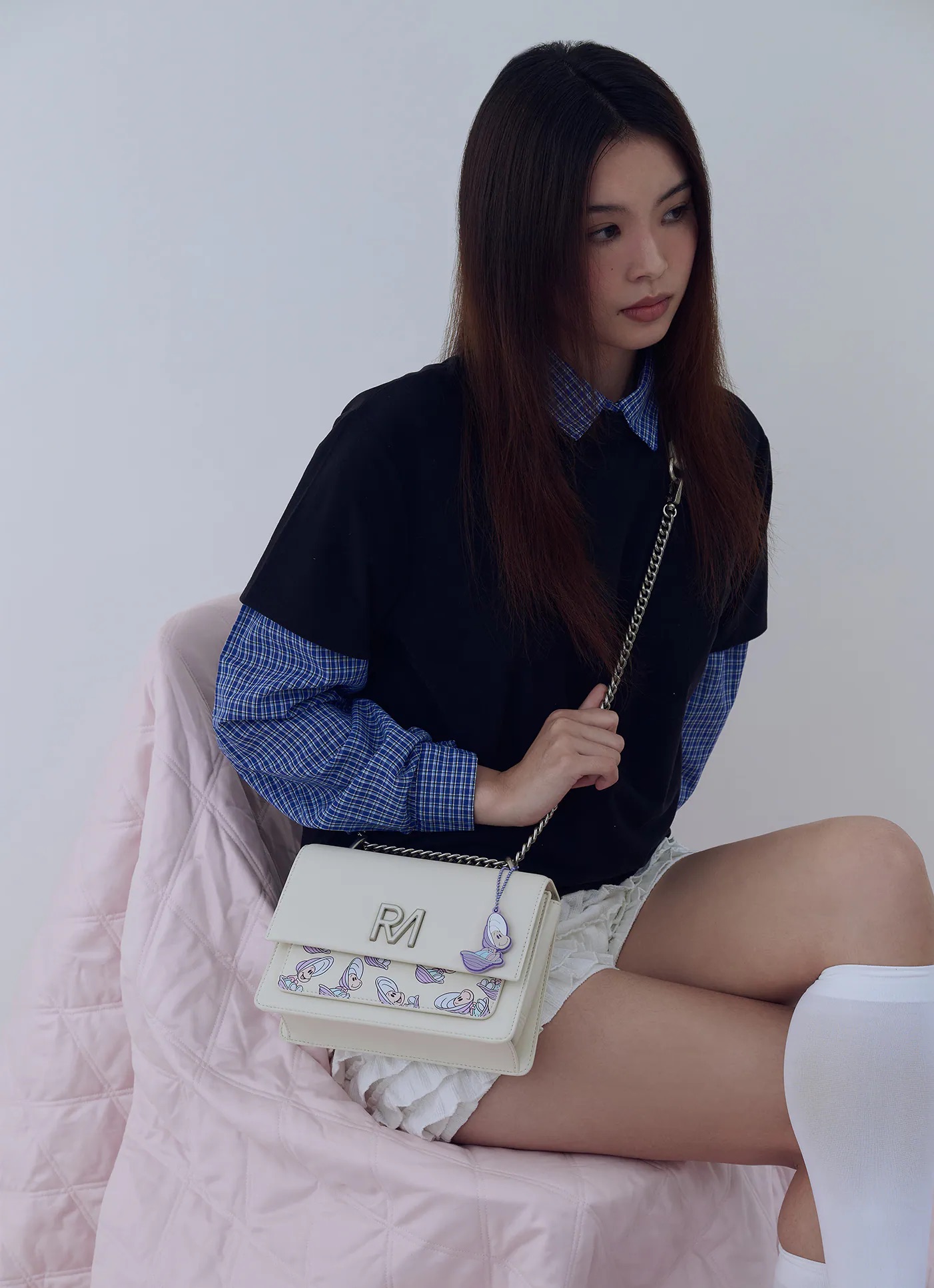 📦訂購 台灣代購 Disney 迪士尼 愛麗絲夢遊仙境 Baby Oysters 生蠔BB 狂派塗鴉斜背包