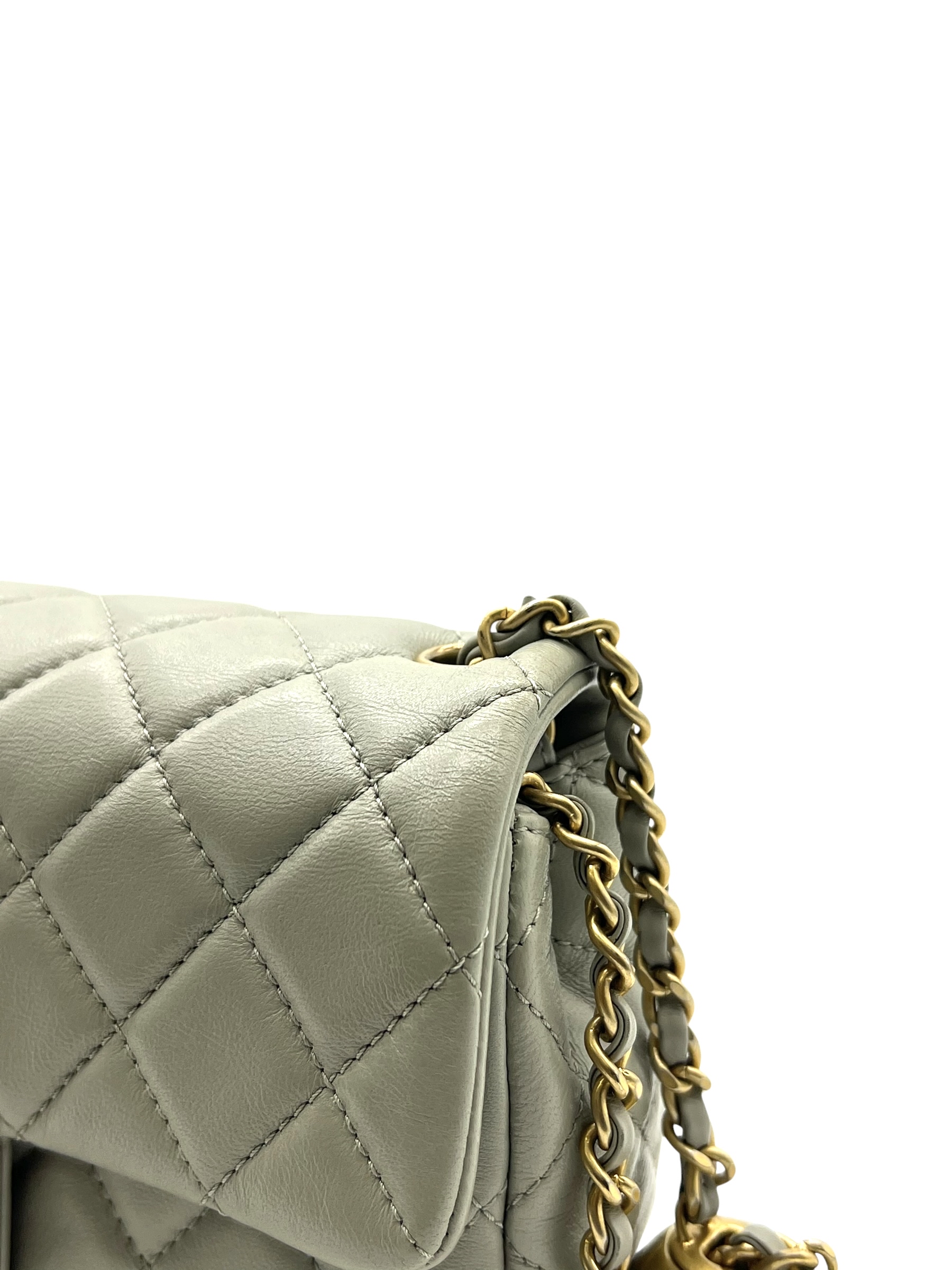Pre-Owned CHANEL Mini Flap Bag / Product Code: 26052807