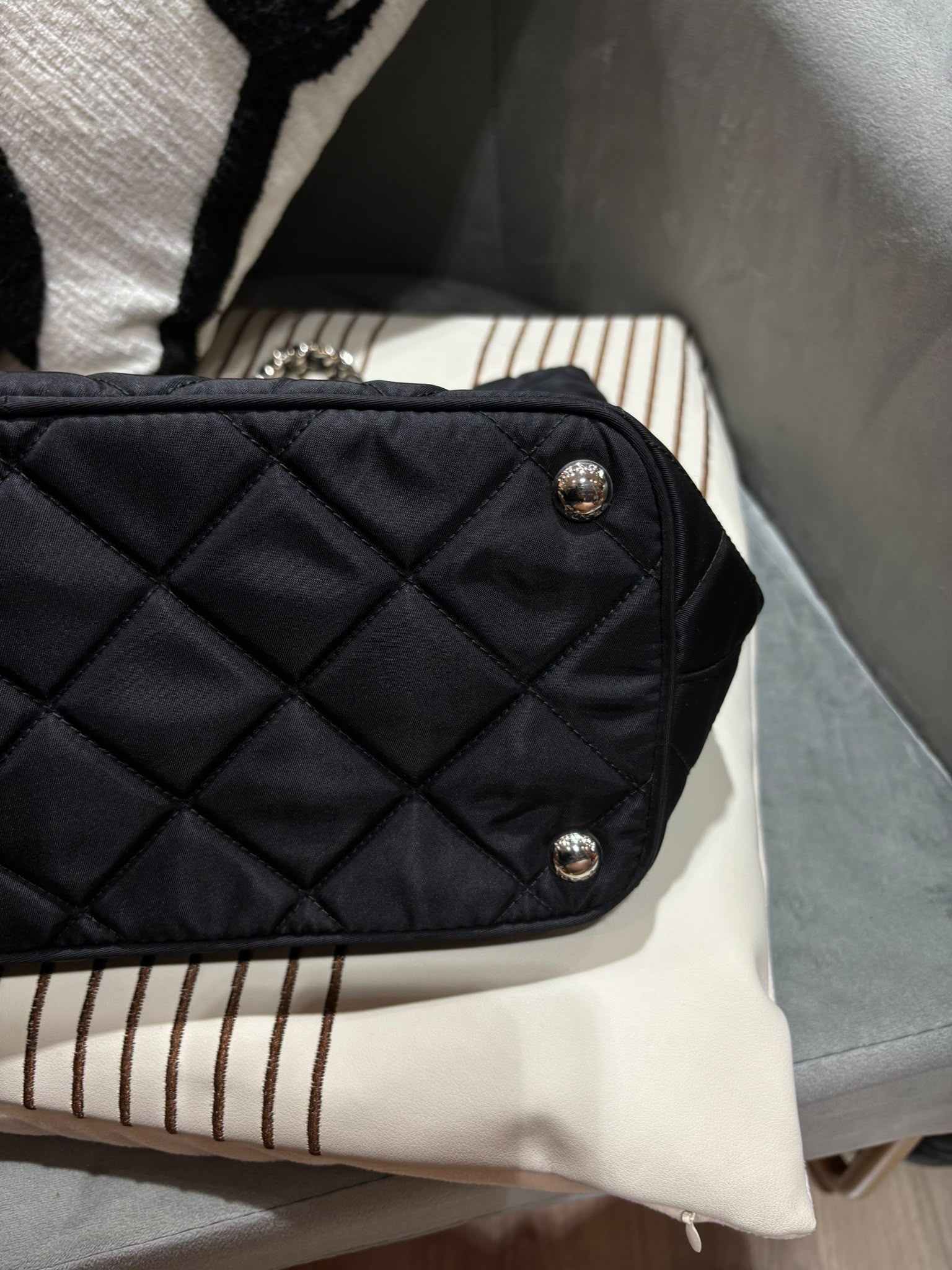 Prada nylon zip shoulder bag 拉鍊tote bag 100%Authentic ,98%new✅dust bag