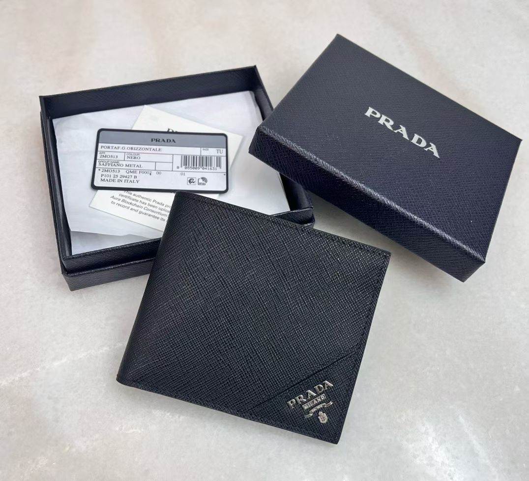 現貨 🔆 Prada 男裝 Saffiano 8卡皮款銀包