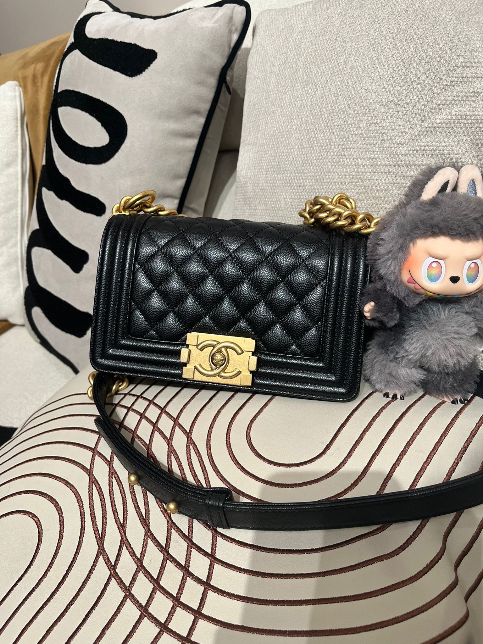 Chanel Boy 20cm A67085 黑色魚子醬牛皮金扣 100%Authentic,98%new ✅專門店收據✅晶片✅塵袋✅box