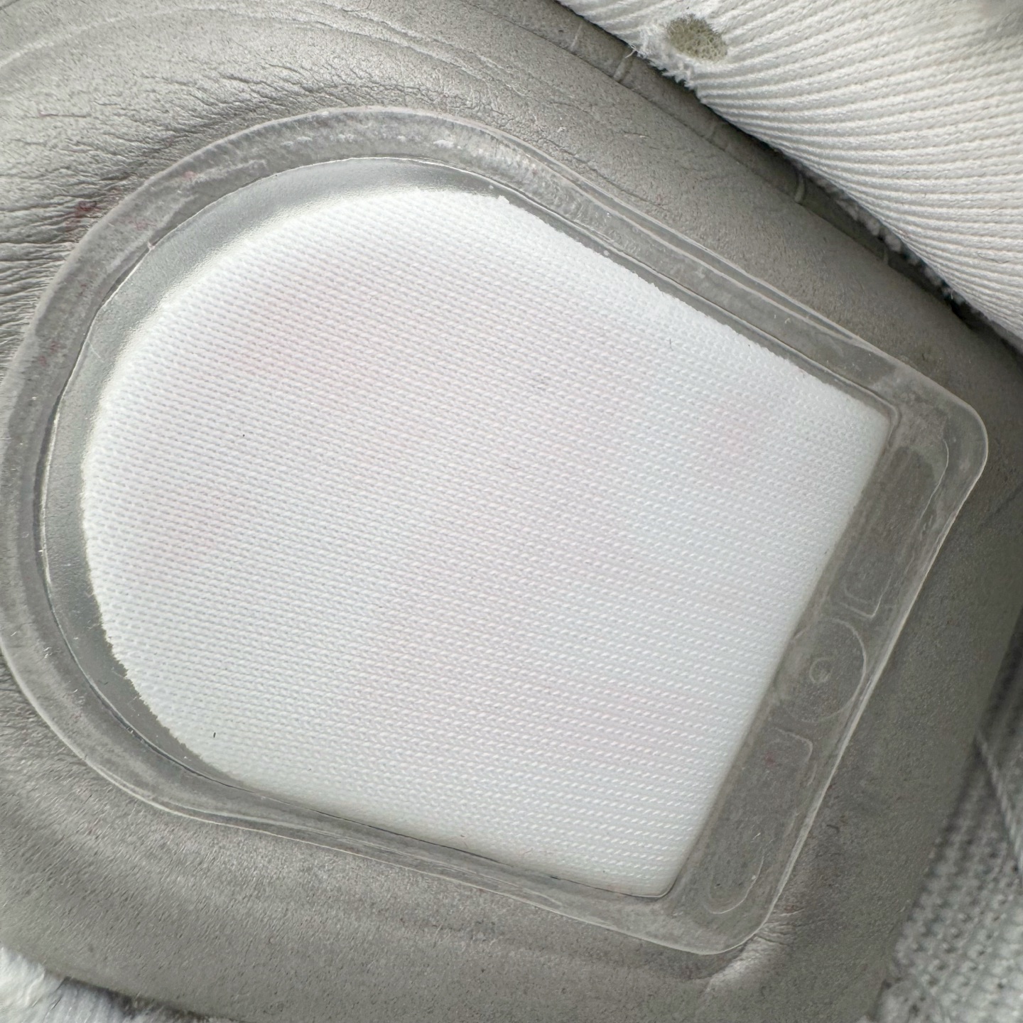 Supreme x Nike SB Dunk Low 94 Metallic Silver HQ8487-100