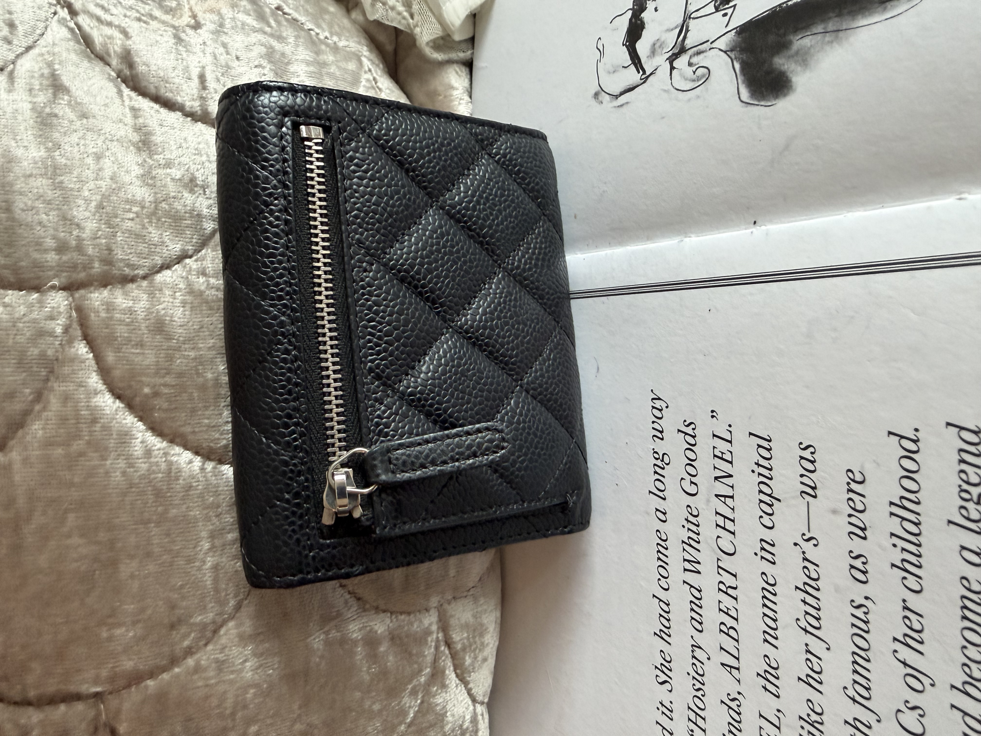 接近閑置 Chanel cc logo black caviar short wallet phw