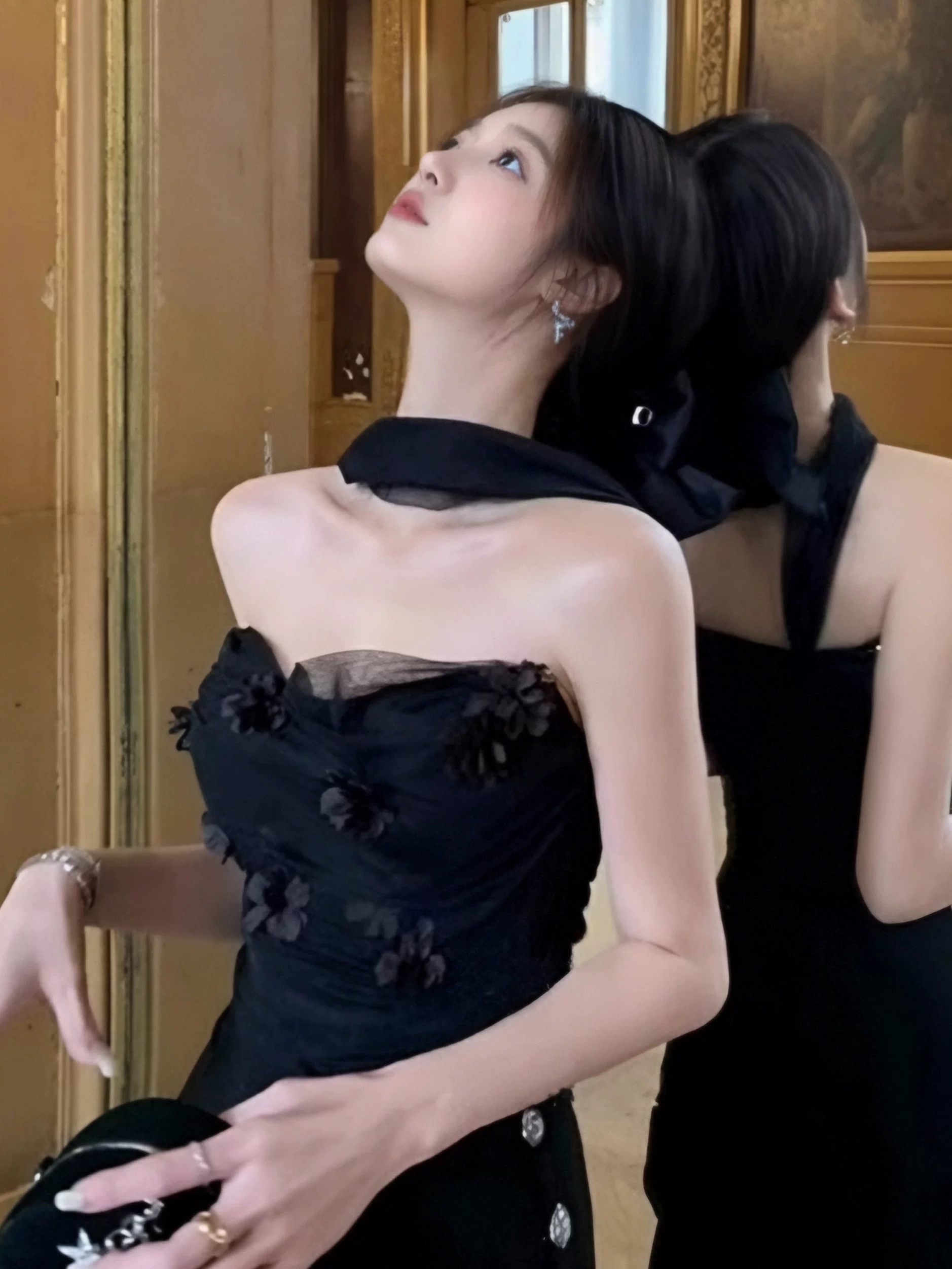 優雅黑色花卉裝飾抹胸背心