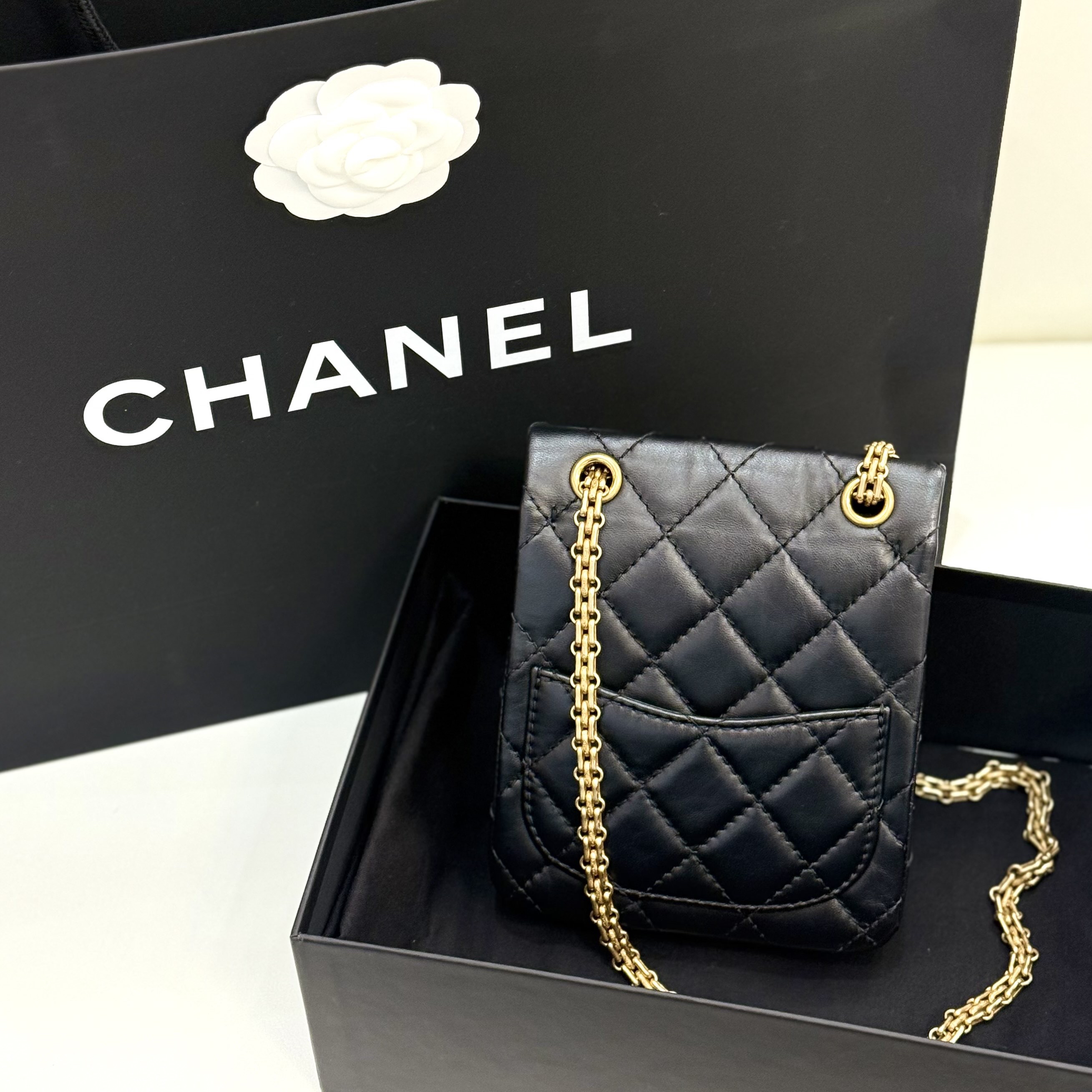 【預訂貨品】鐳射30開👜 Chanel黑金mini 手機包 