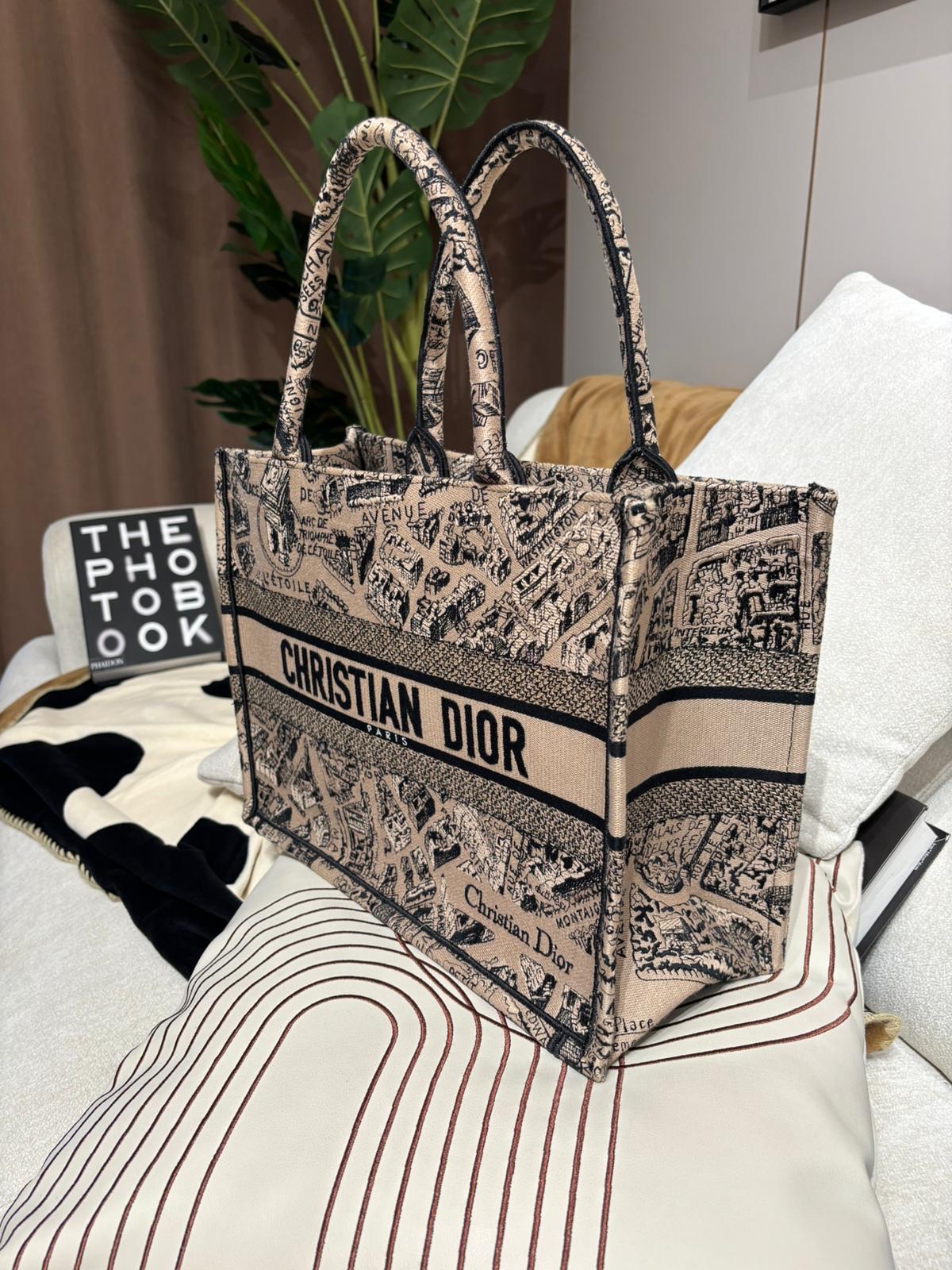 Dior Booktote Medium 100%Authentic, 98%New ✅Dust bag