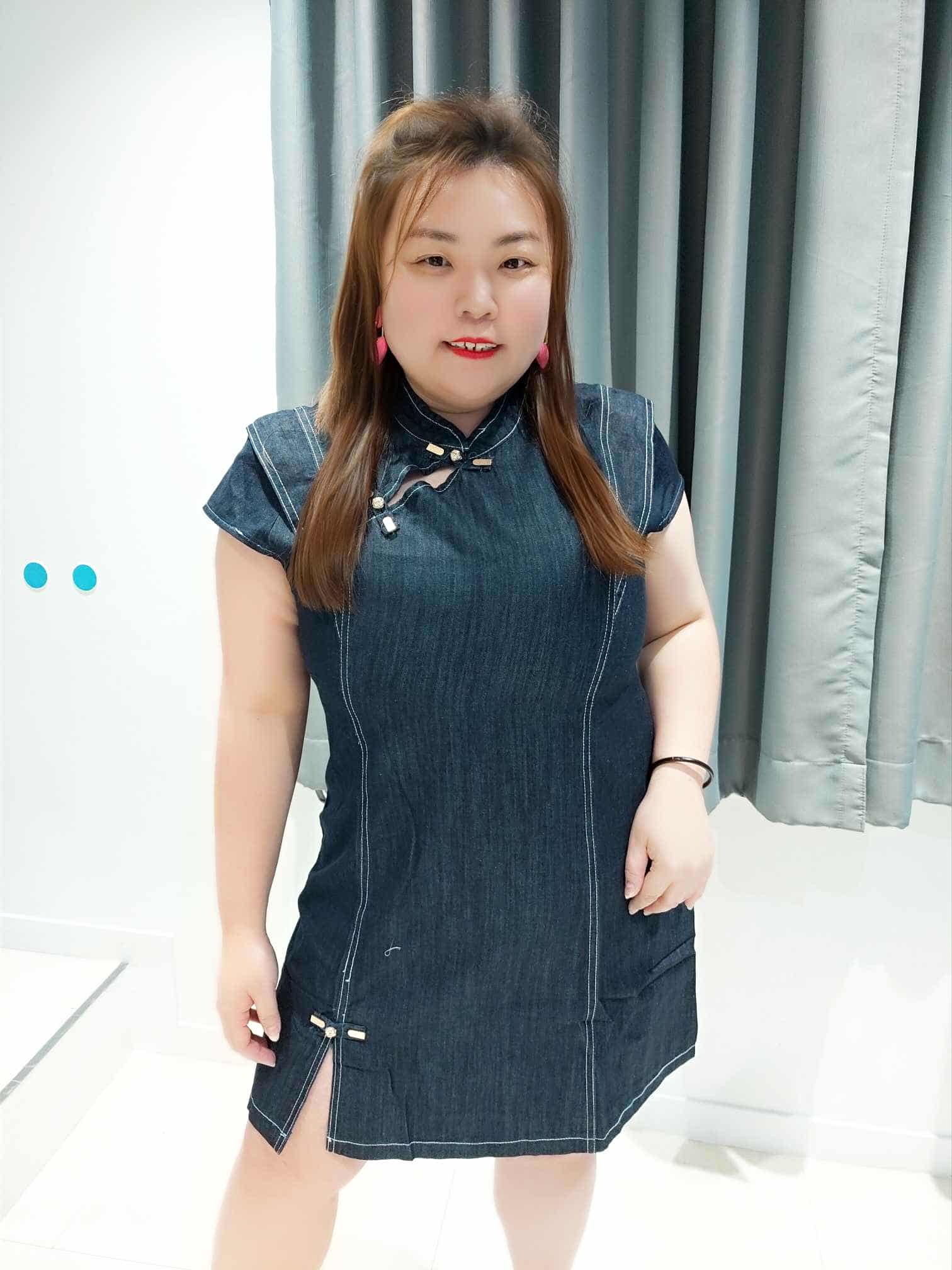 DSA01 牛仔旗袍洋装 - 深蓝色/浅蓝色，新款，直播日期：2025年9月25日，胸围115以内，泰国预购