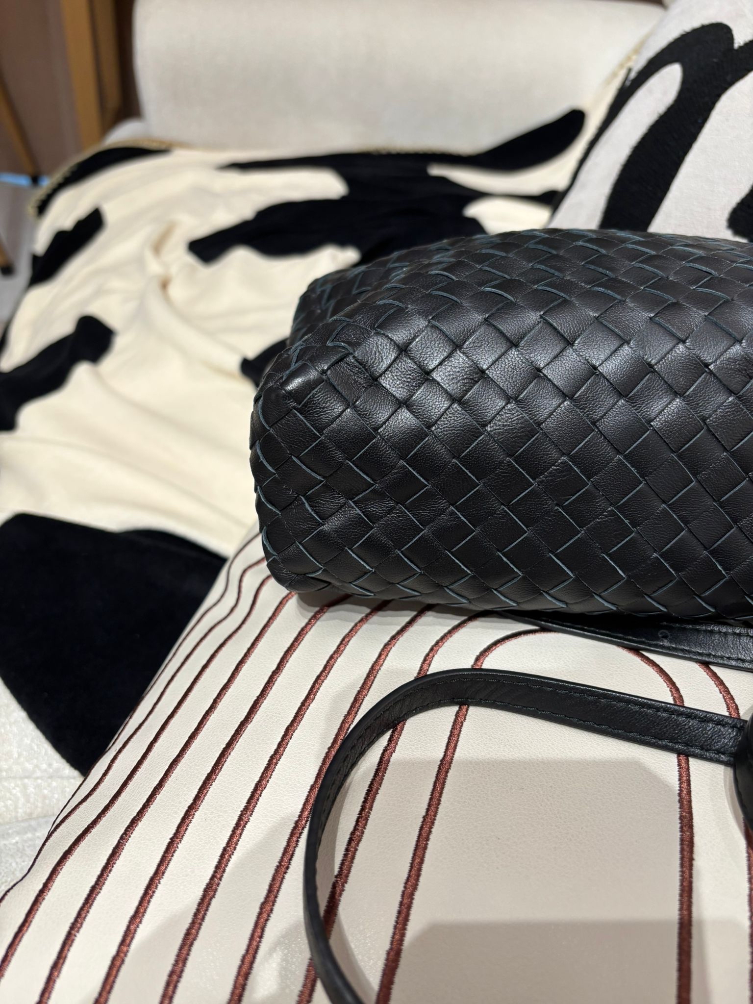 BOTTEGA VENETA BV SHOULDER BAG Black  100%Authentic,98%new ✅dust bag