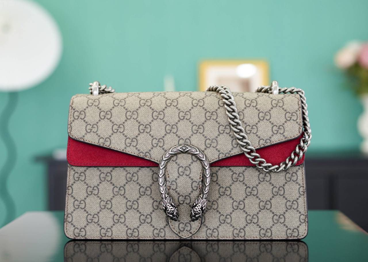 🥯GG Dionysus系列小号手袋酒神 老花红 28cm GG家入门级小包推荐，酒神里面的经典基础款 经典酒神扣搭配原厂小牛皮 出镜率非常高 简直是穿搭利器 官方款号 476432 尺寸迷你：16.5x10x4cm 尺寸小号：28x17x9cm