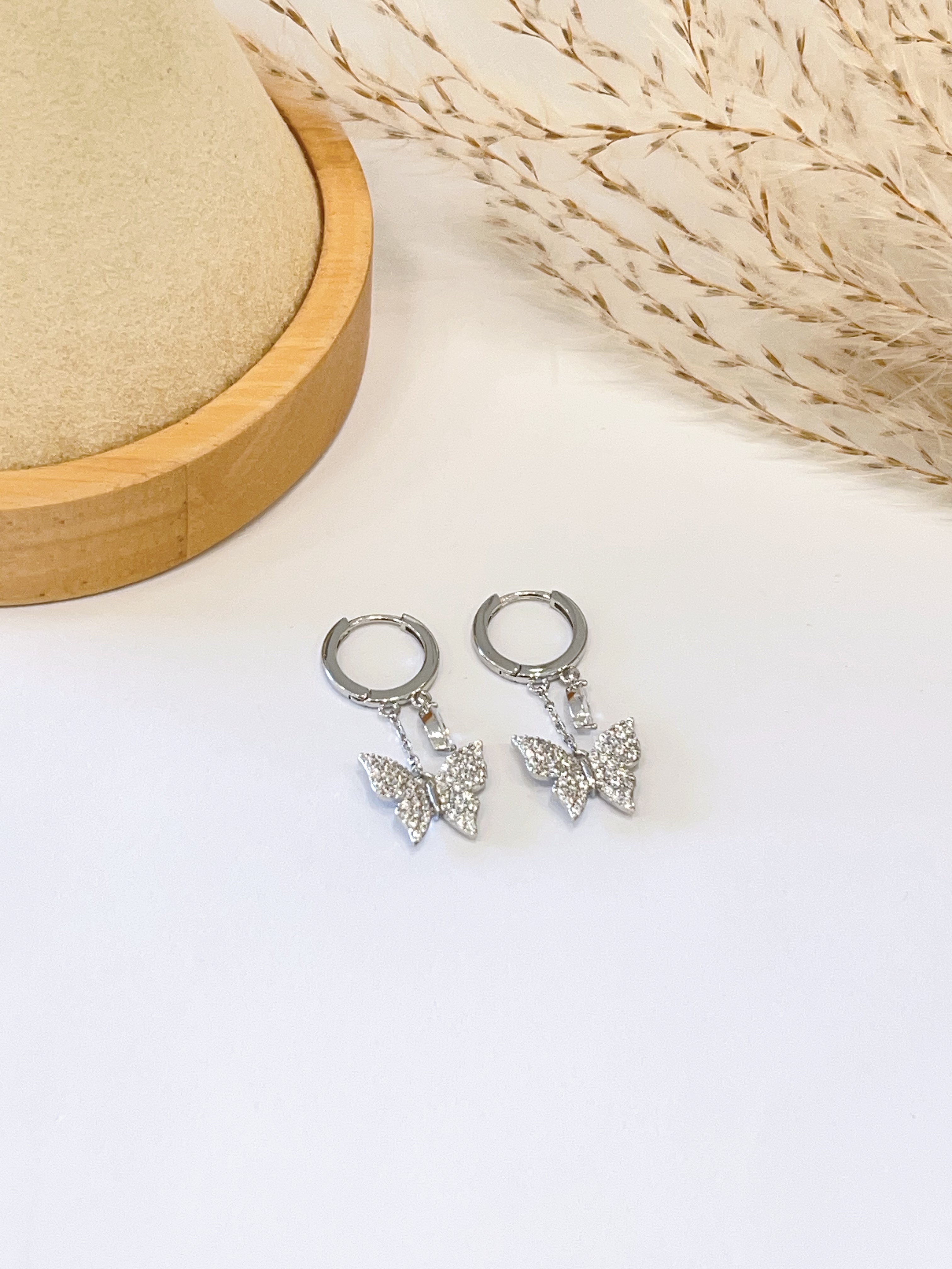 镶钻蝴蝶流苏耳扣耳环