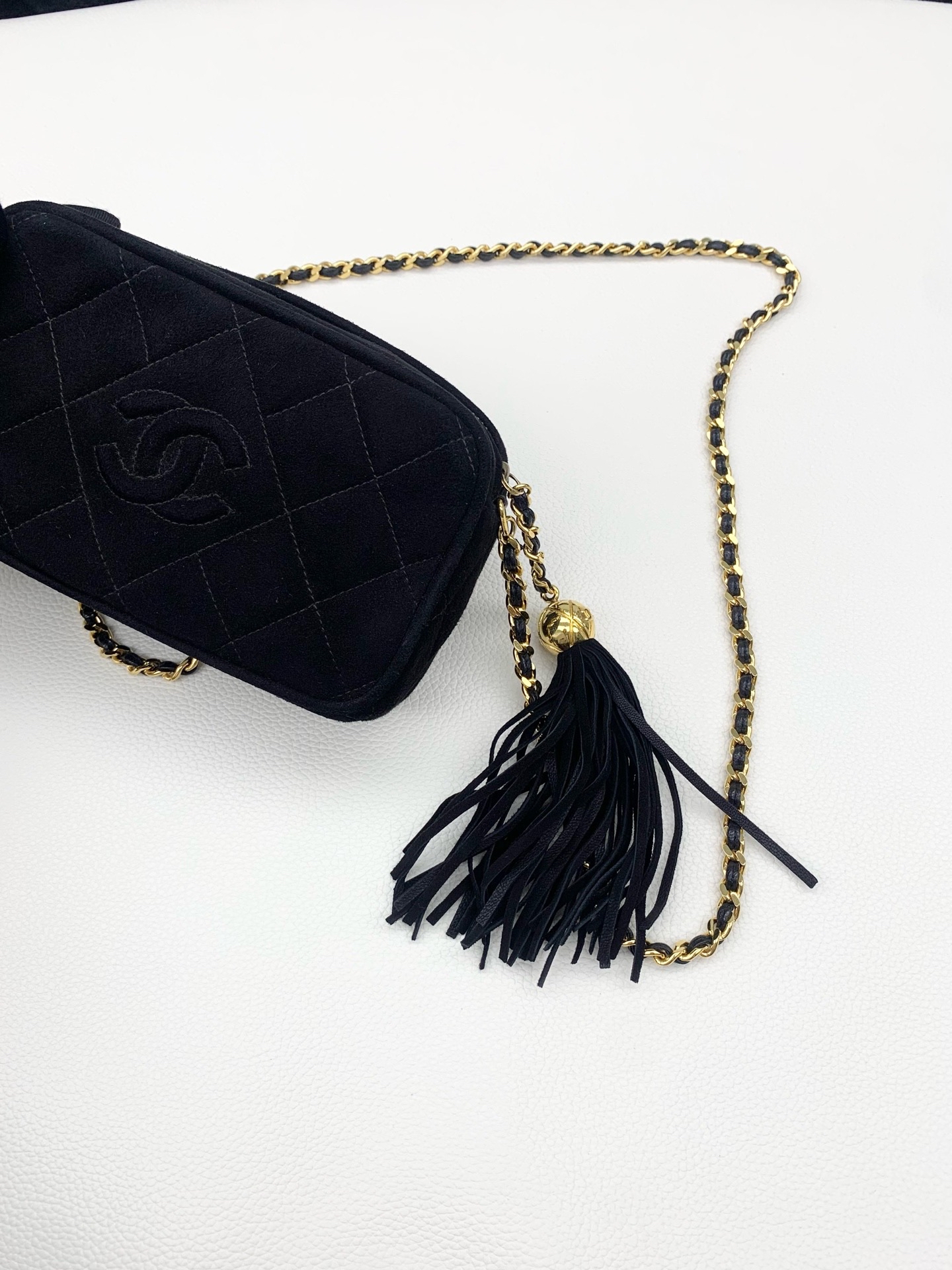 【預訂貨品】閒置新⭐️  Chanel黑色麂皮山羊皮金球流蘇相機包