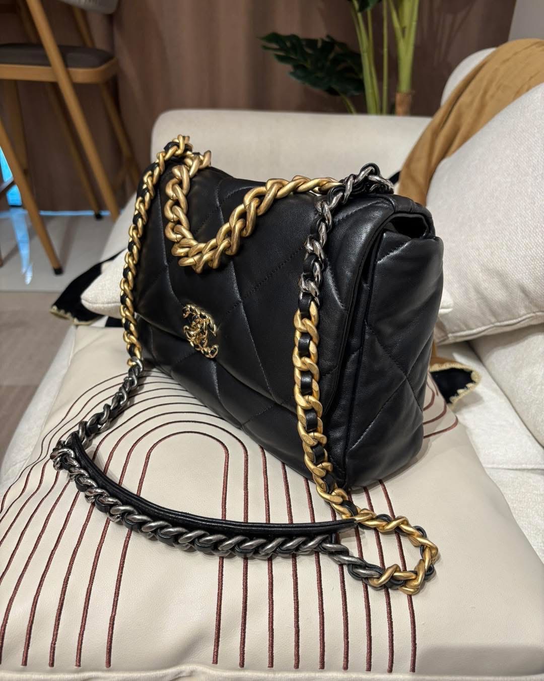 Chanel 19 large 30cm AS1161 黑色金扣 100%Authentic, 98%New  ✅專門店收據✅30Card ✅Dust bag✅Box