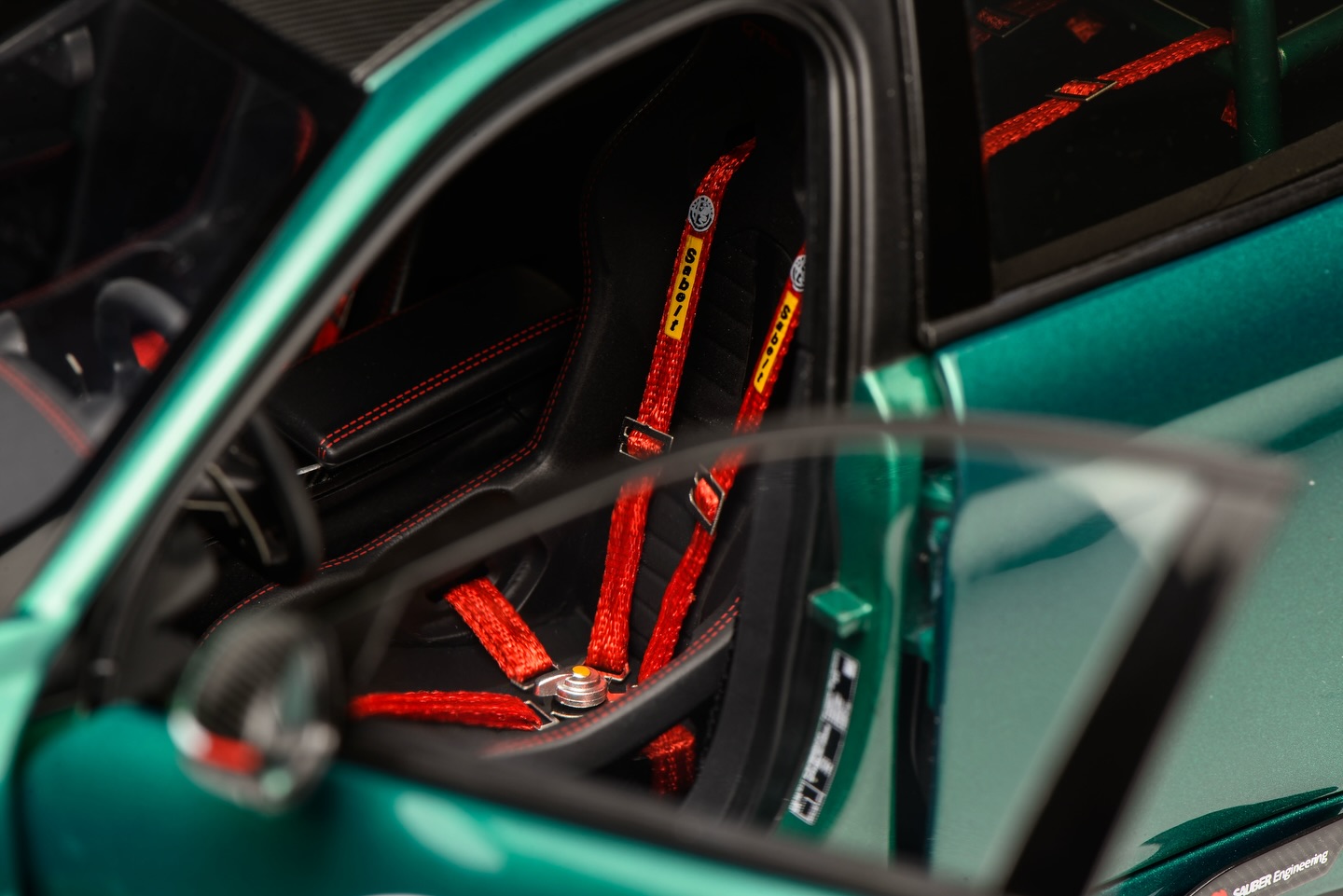 *READY STOCK MOTORHELIX 1/18 Alfa Romeo Giulia GTAm Diecast model Green Two Tone Livery #99