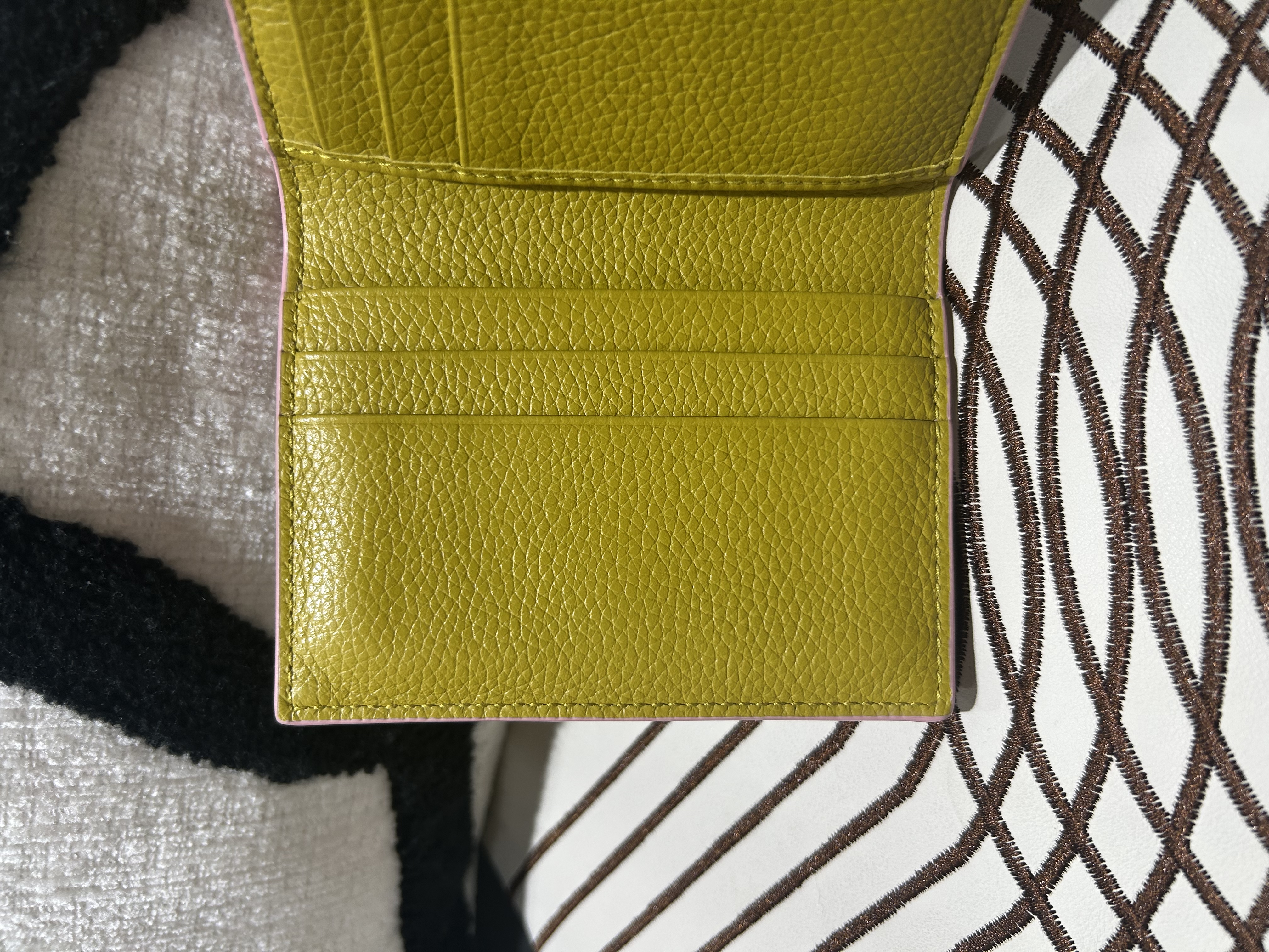 Gucci Card holder Calfskin 100%Authentic, 99%New ✅Dust bag