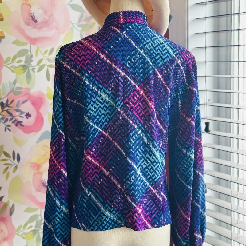 Vintage 1980s Made in Japan Purple Pink Blue White Plaid Pattern Tie Collar Blouse Shirt (MT1636)