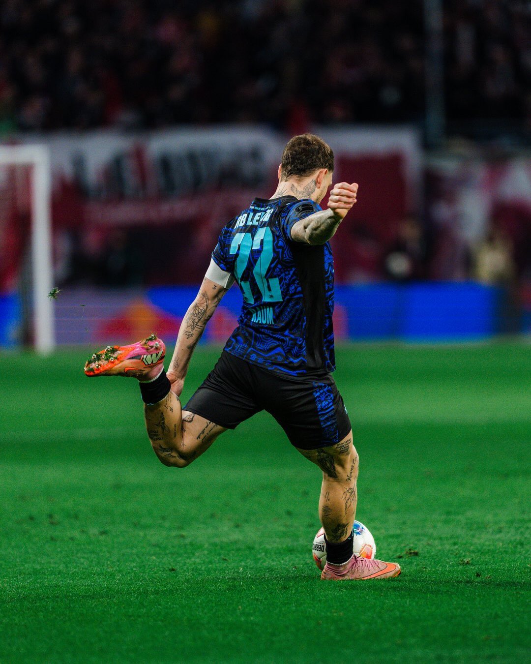 ✨ 螢光登場 Nike Leipzig 萊比錫 2025-26 特別版球衣 784029_01