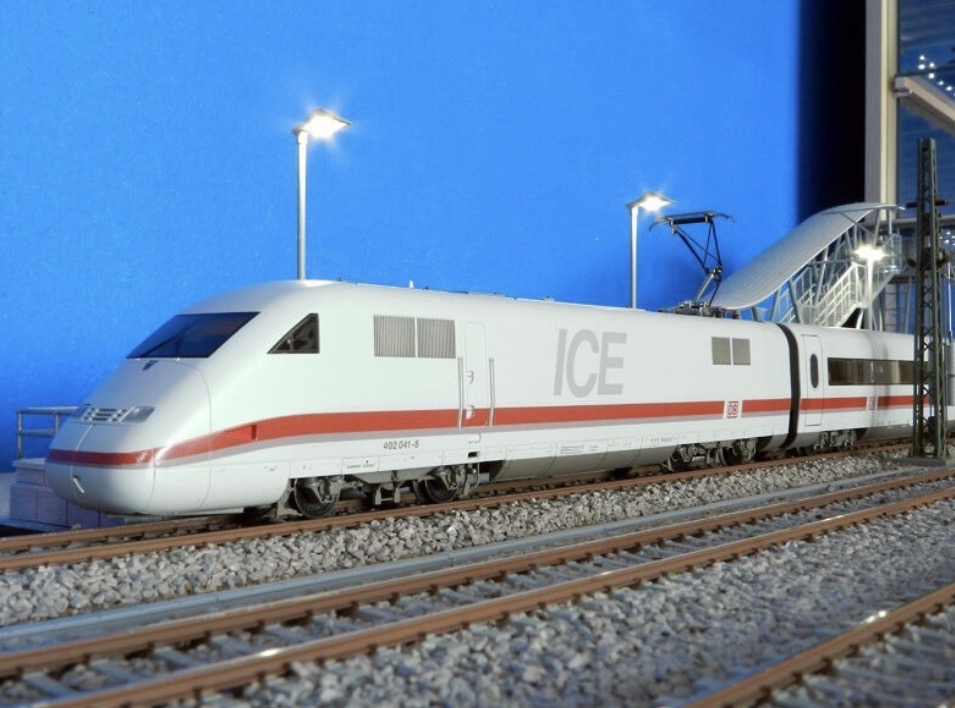 德國高速列車：城際特快列車 ICE2 Fleischmann 4452 雙駕駛室套裝