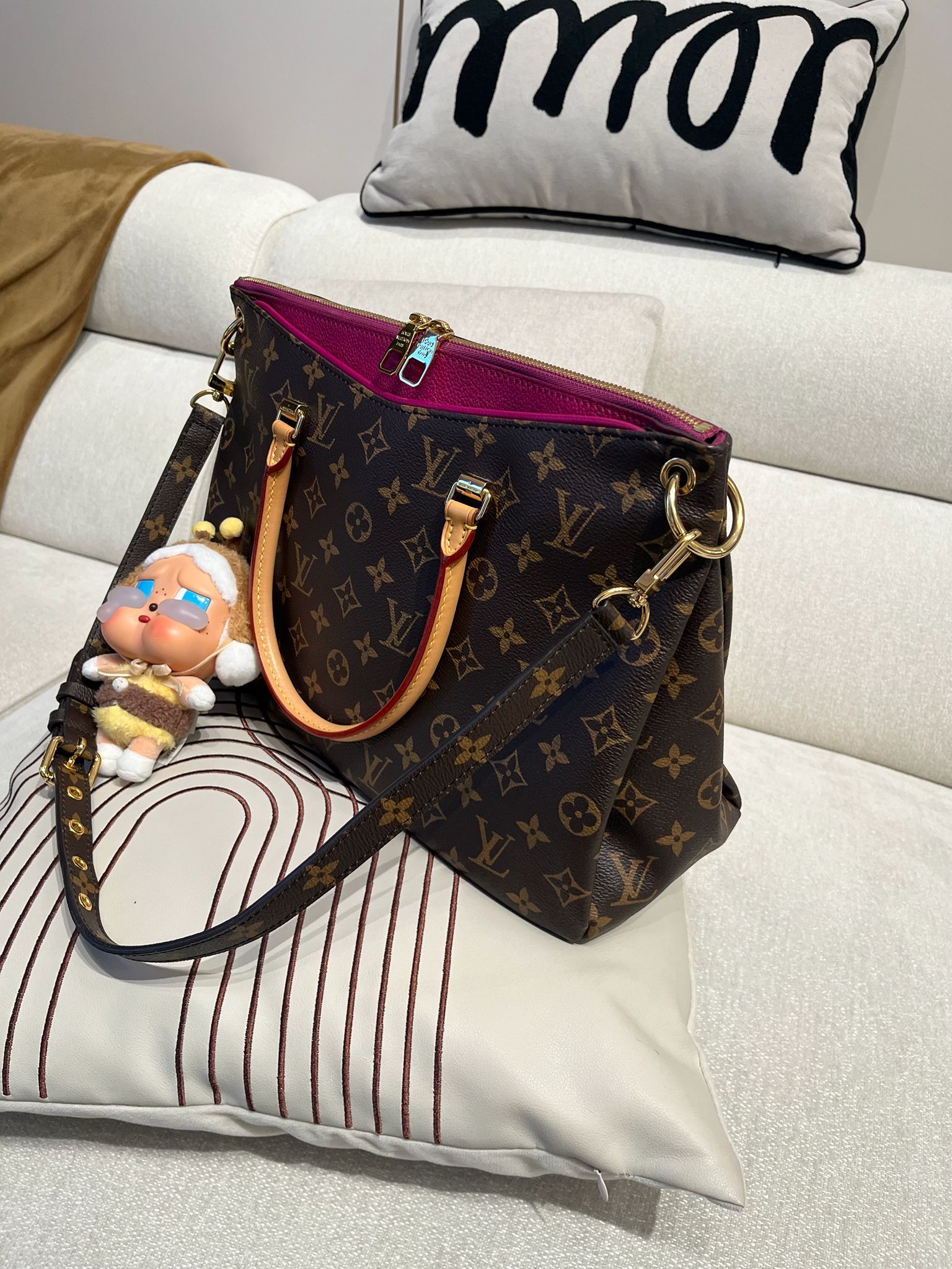 LV Pallas MM Monogram 100%Authentic, 98%New ✅Strap ✅Dust bag