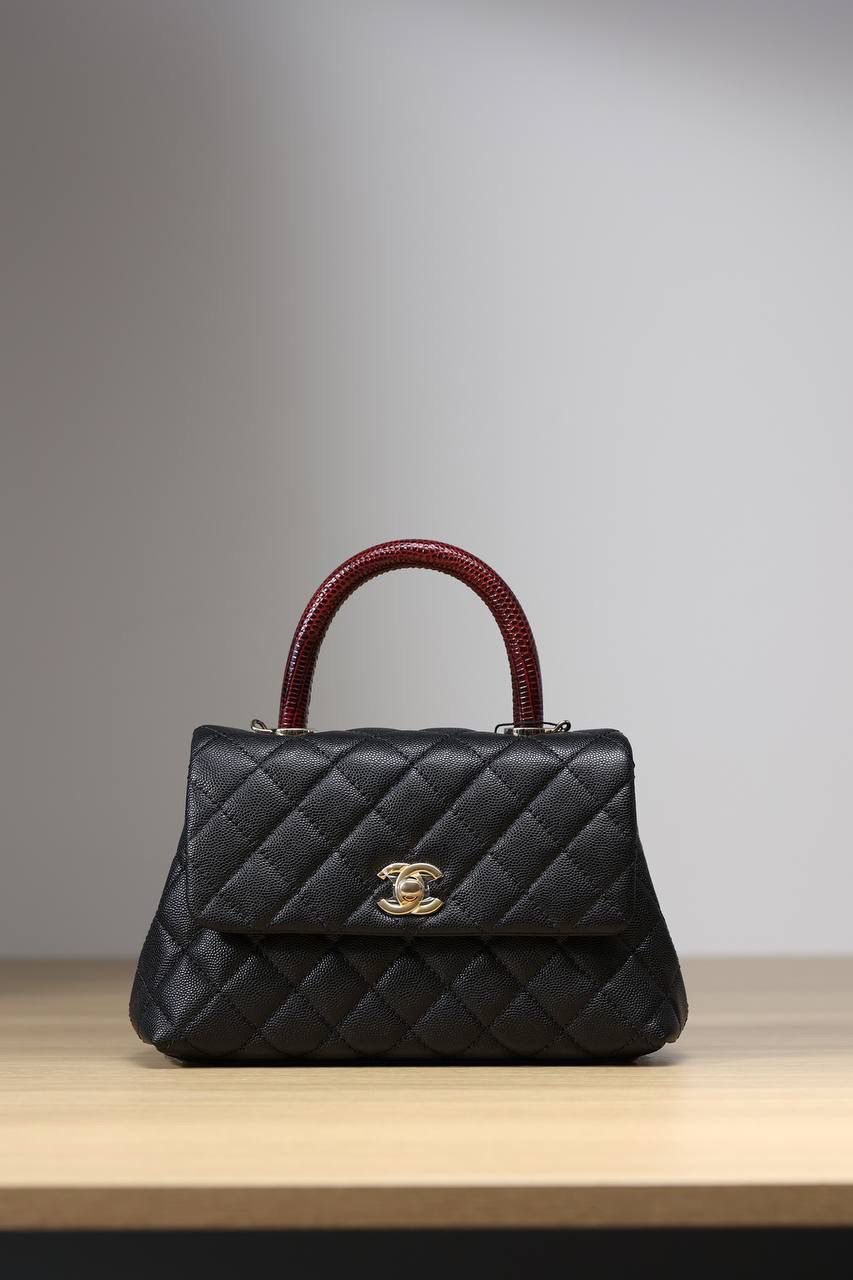 最新芯片版 coco handle小号黑荔枝纹配枣红蜥蜴皮❤️‍🔥❤️‍🔥真正的原厂货，zp级2480正品级品质，我们确保所有材料，五金，车线，油边都达到正品百分百的原材料✅ 尺寸:14 X 24 X 10cm