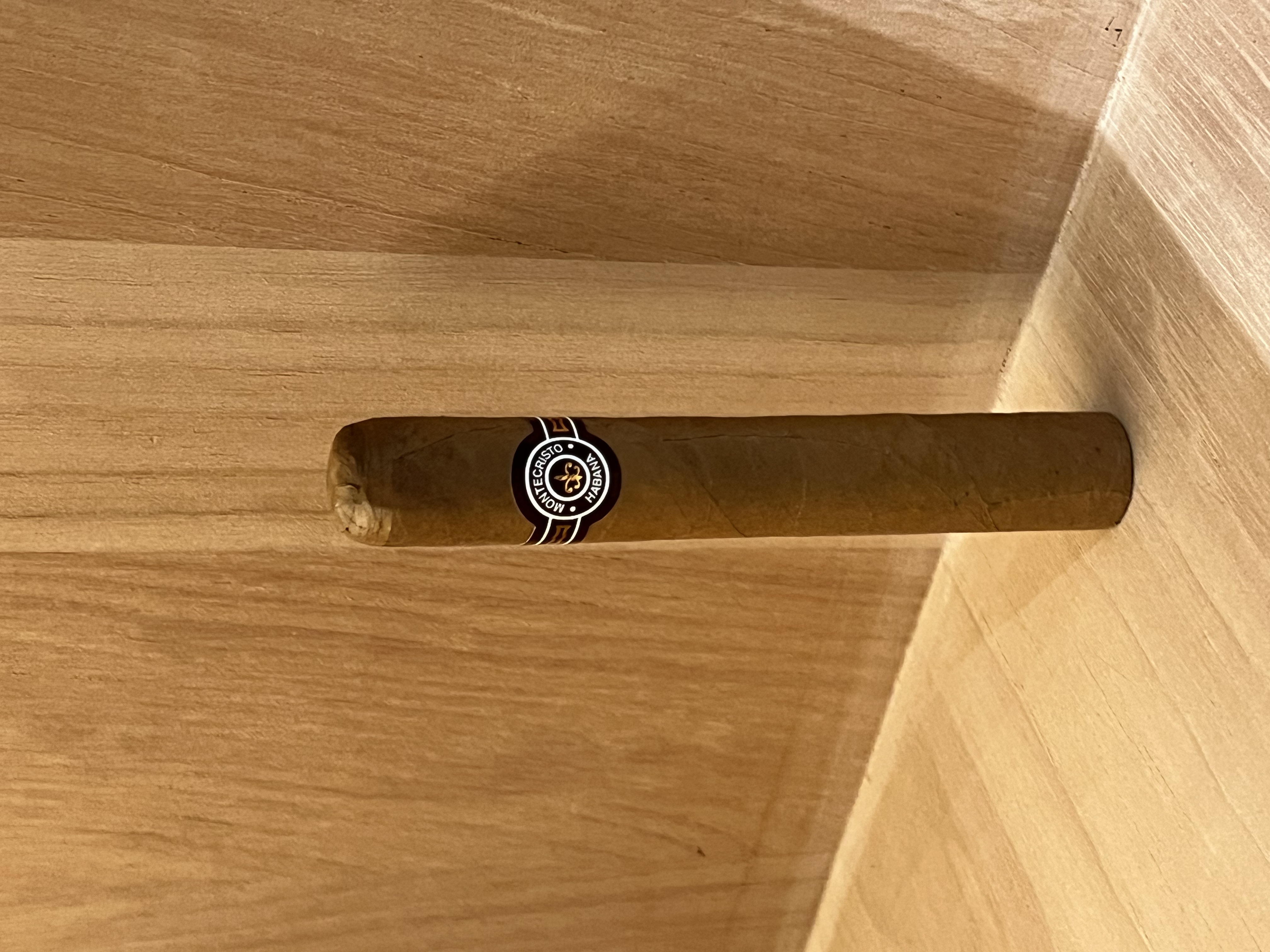 Montecristo蒙特 Edmundo 艾蒙多 （單支）