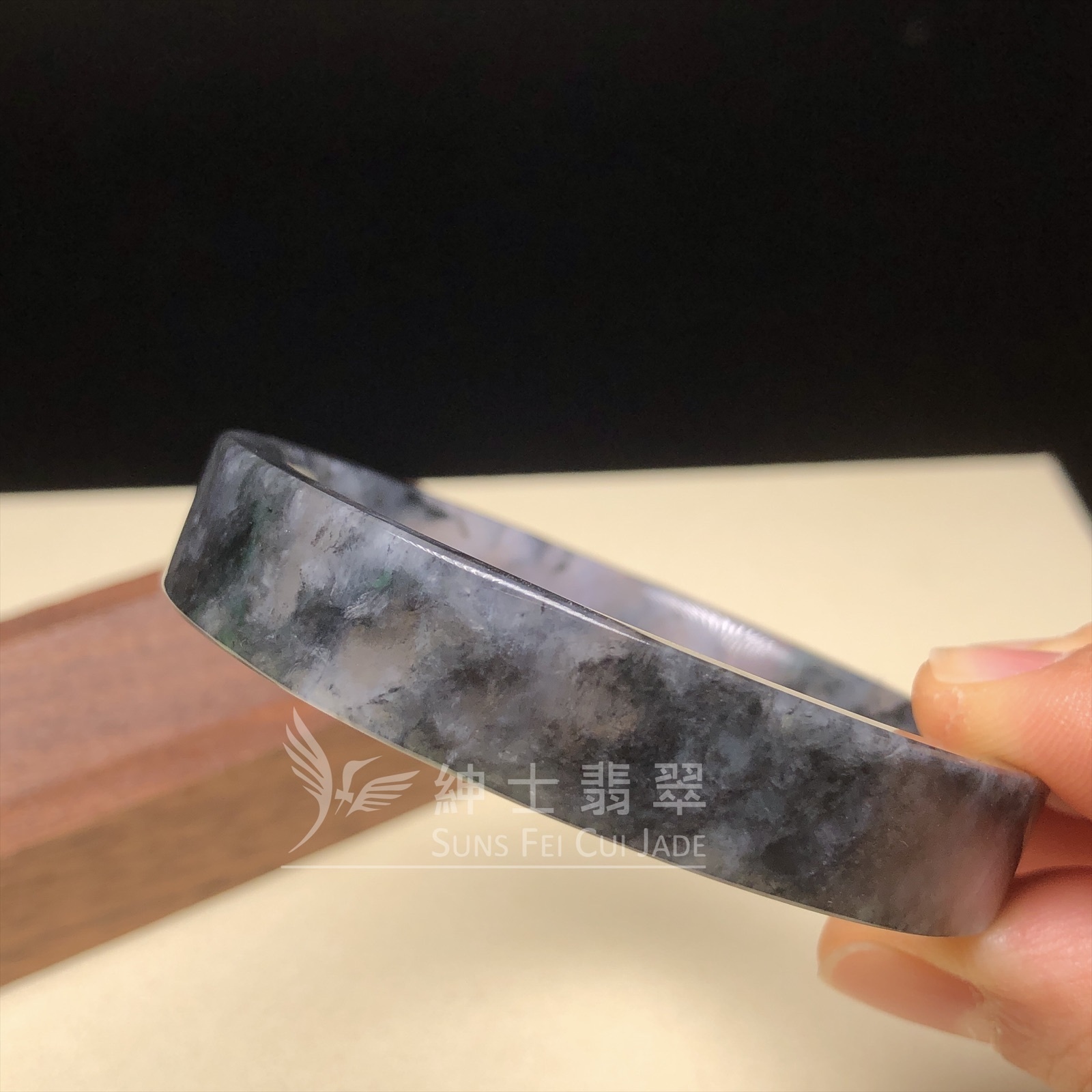 山水烏雞方貴妃鐲54.7mm C06241