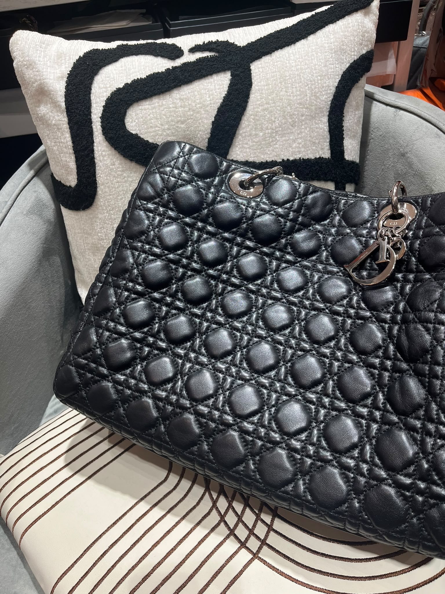 DIOR Calfskin Soft Shopping 9x7 Tote Bag 黑色牛皮100%Authentic, 95%New ✅Dust bag