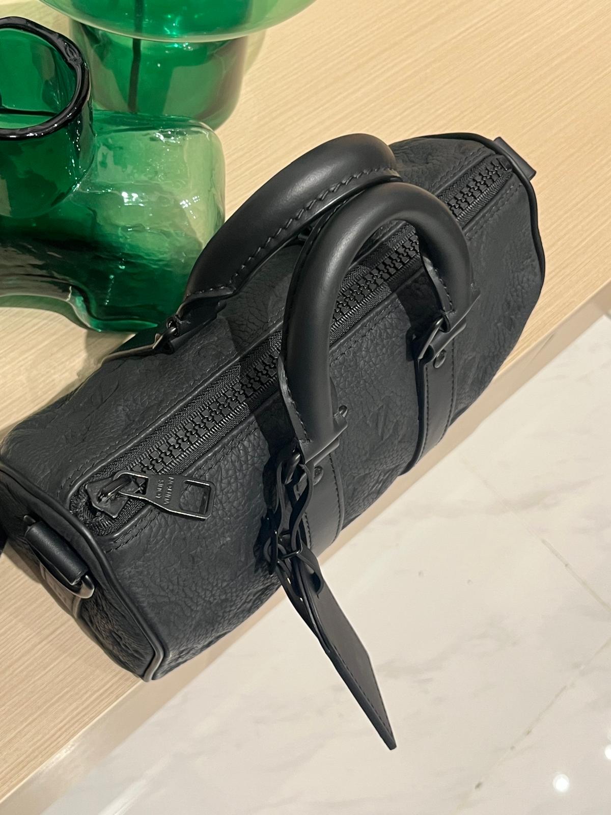 LV Keepall Bandoulière 25, M20900 100%Authentic, 98%New ✅專門店收據✅dust bag✅Box