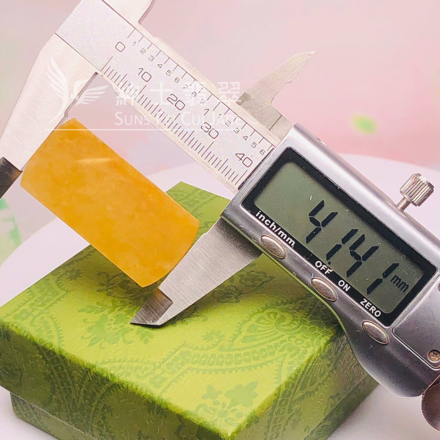 滿色黃翡無事牌