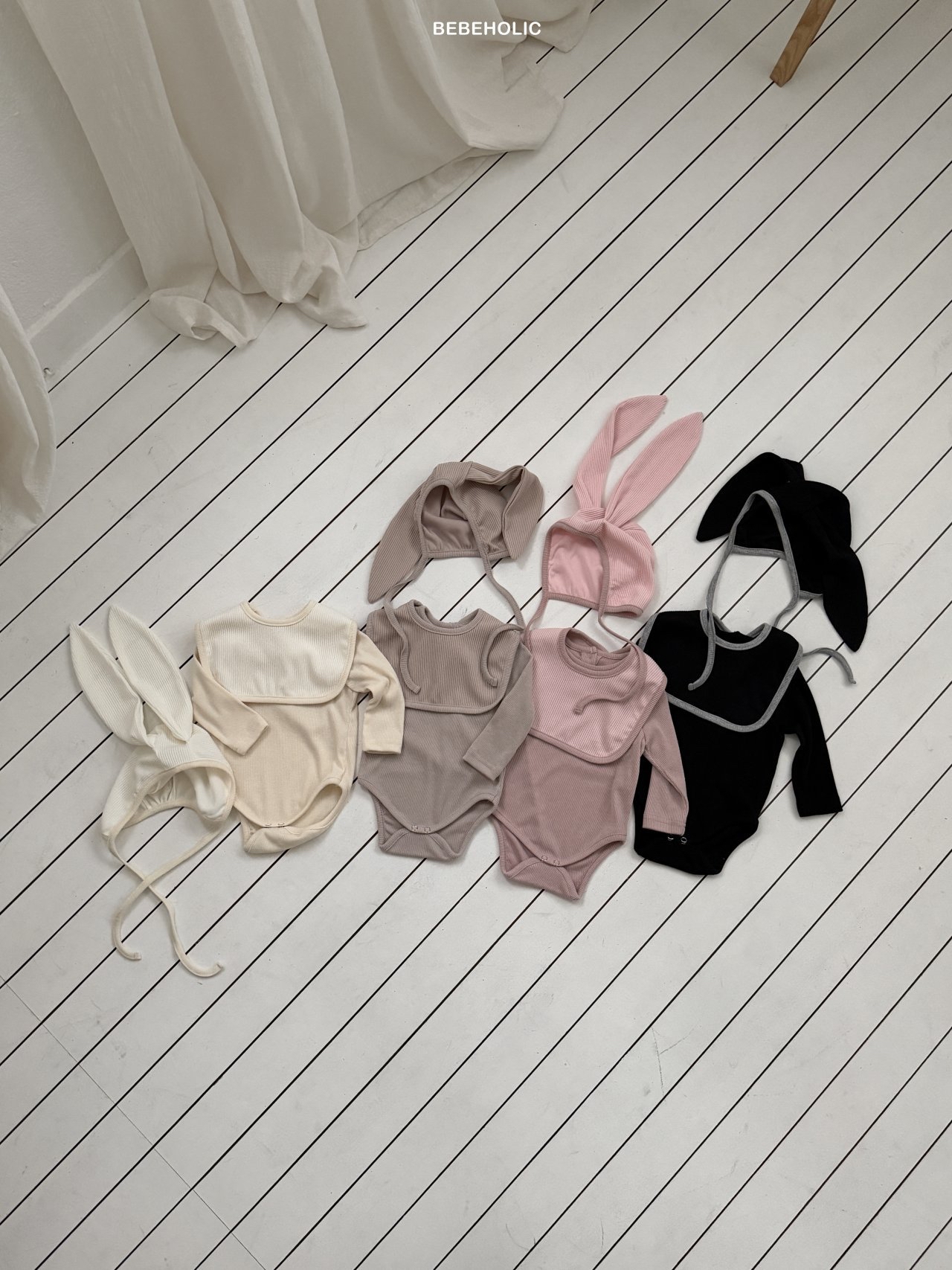 🌸預訂 韓國直送🌸🇰🇷BEBEHOLIC四色兔仔帽包屁衣圍兜三件套裝