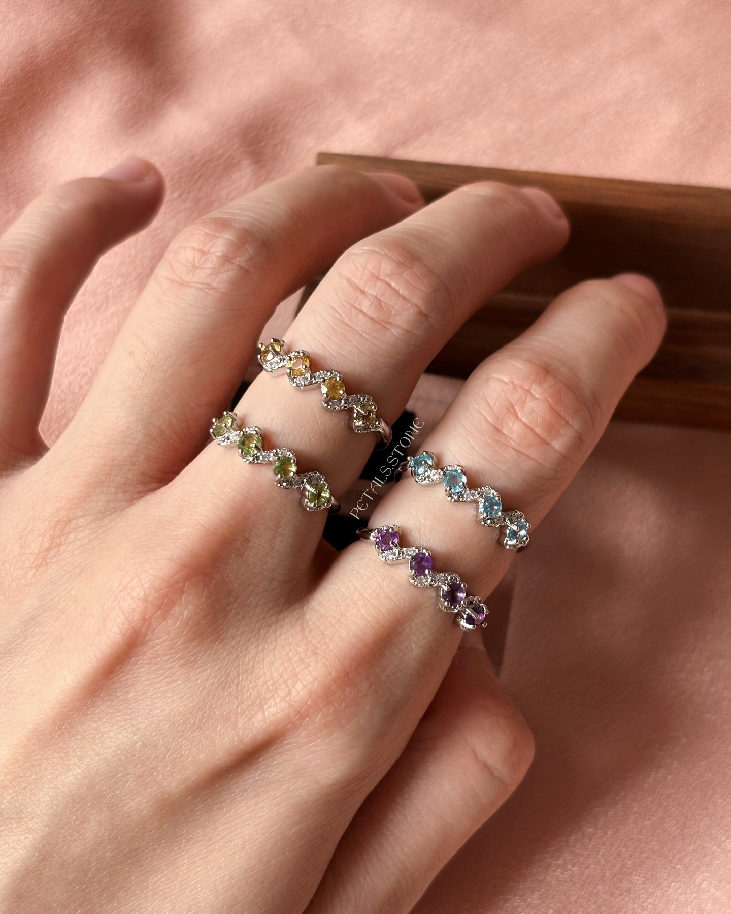 ✳︎𝕃𝕚𝕥𝕥𝕝𝕖 𝕨𝕒𝕧𝕖 ℝ𝕚𝕟𝕘𝕤✳︎