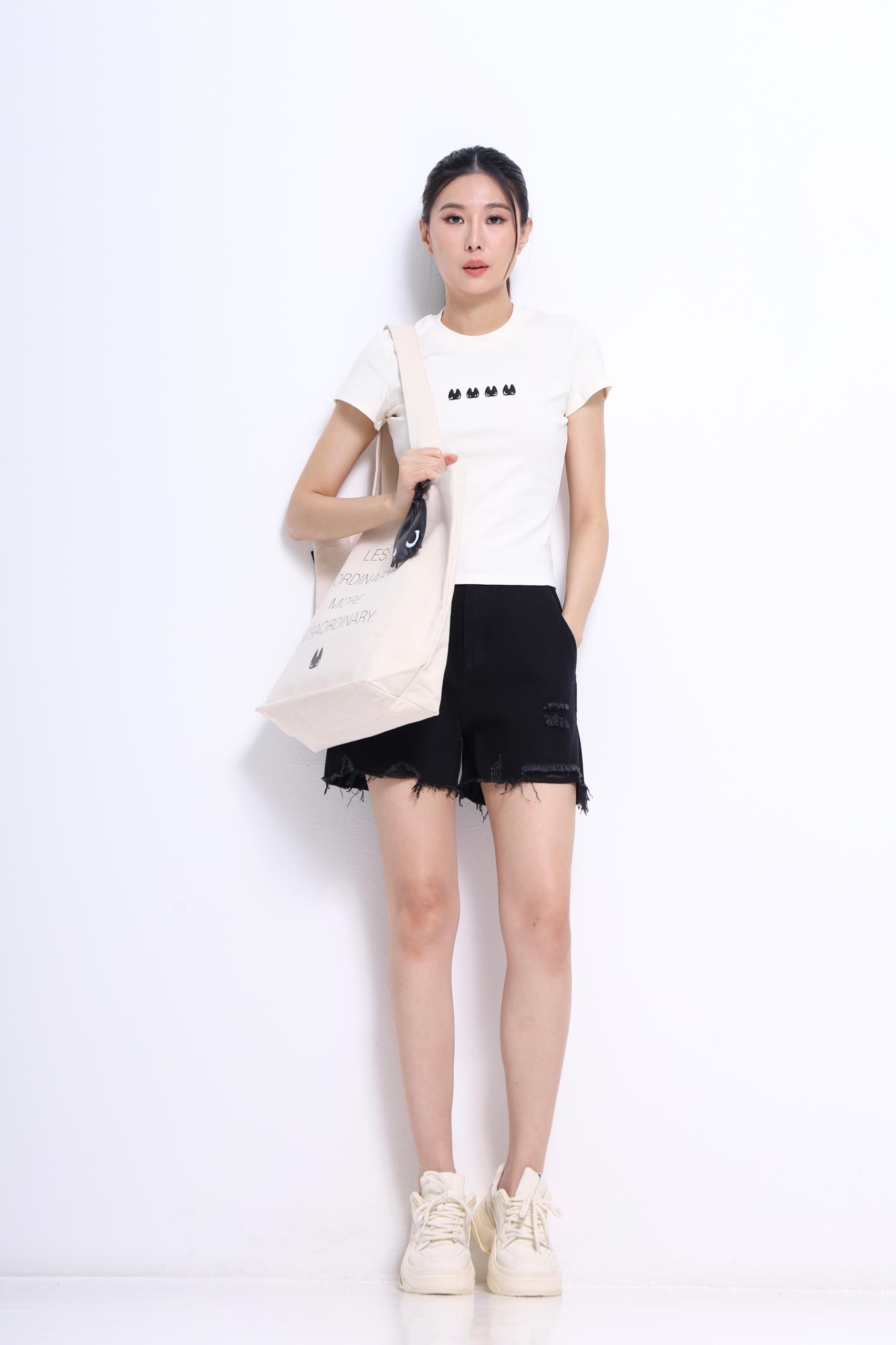 CB2974 Mini Muse Cat Embroidered Tee