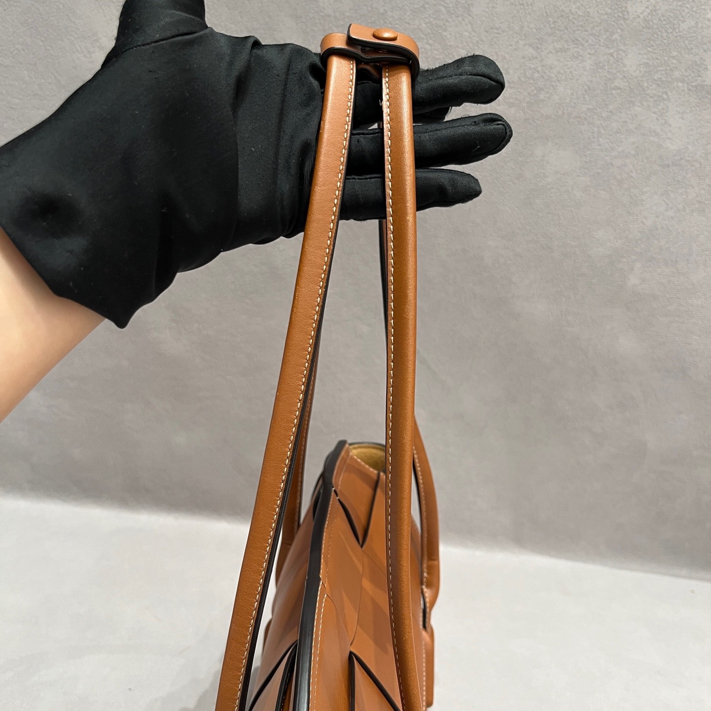 【預訂貨品】BV焦糖色編織牛皮tote