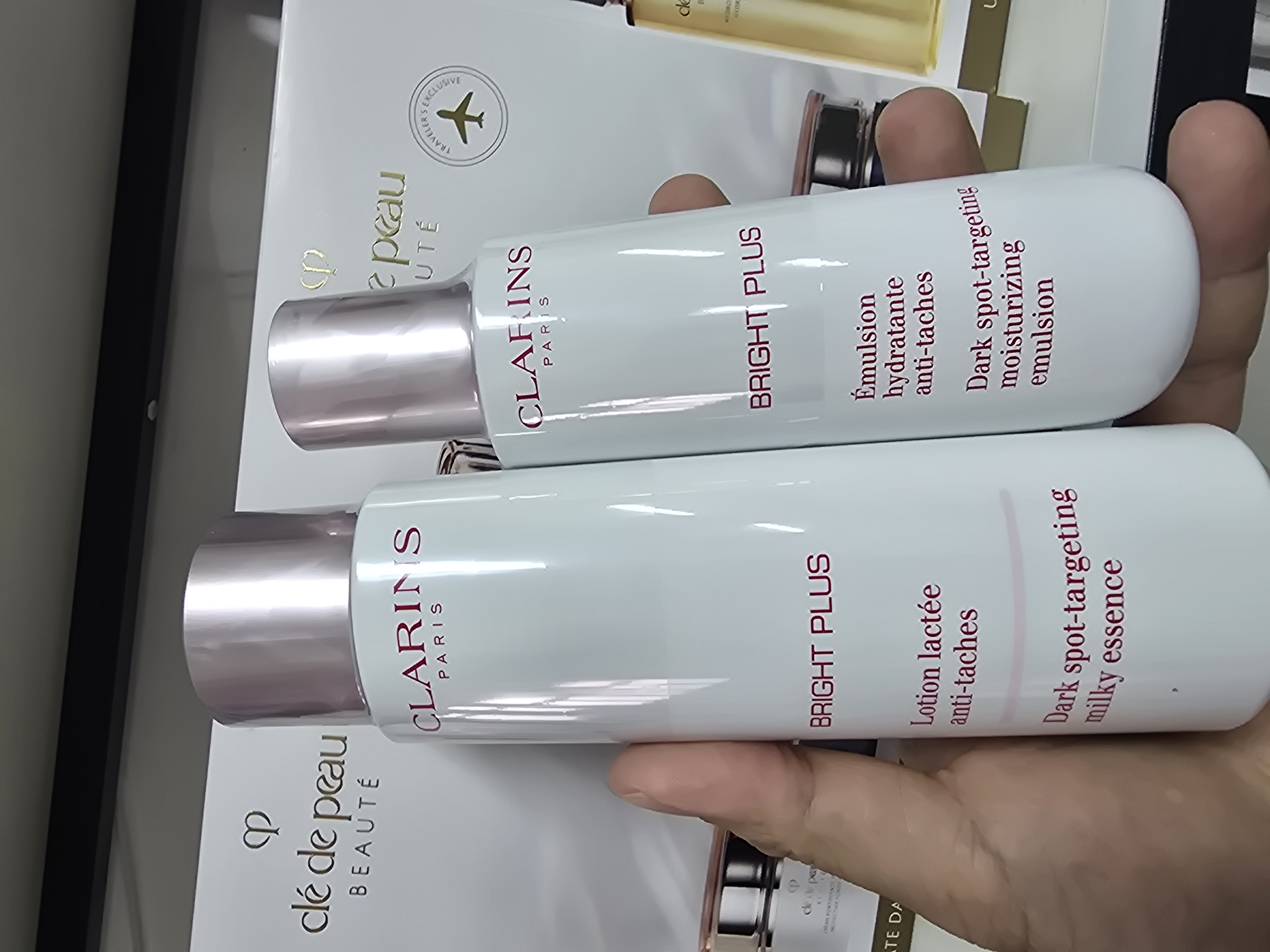 清貨價 clarins 美白套裝（水200ml+乳液75ml)
