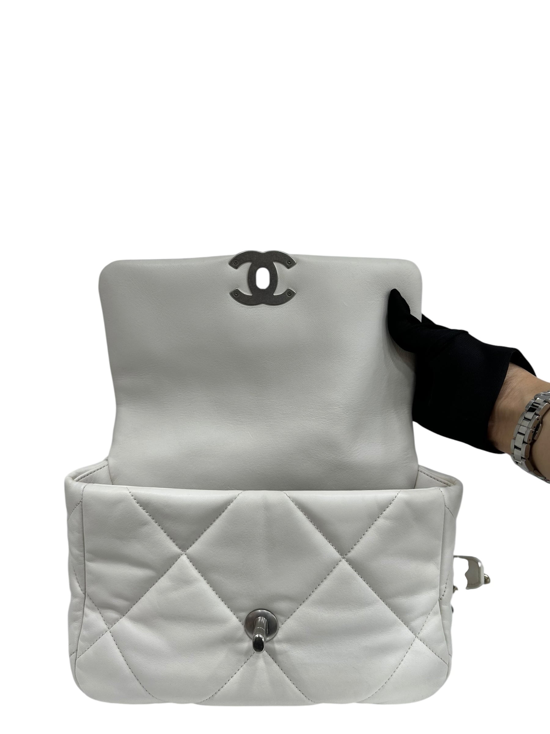 Pre-Owned CHANEL 19 Flap Bag / Product Code: 072103