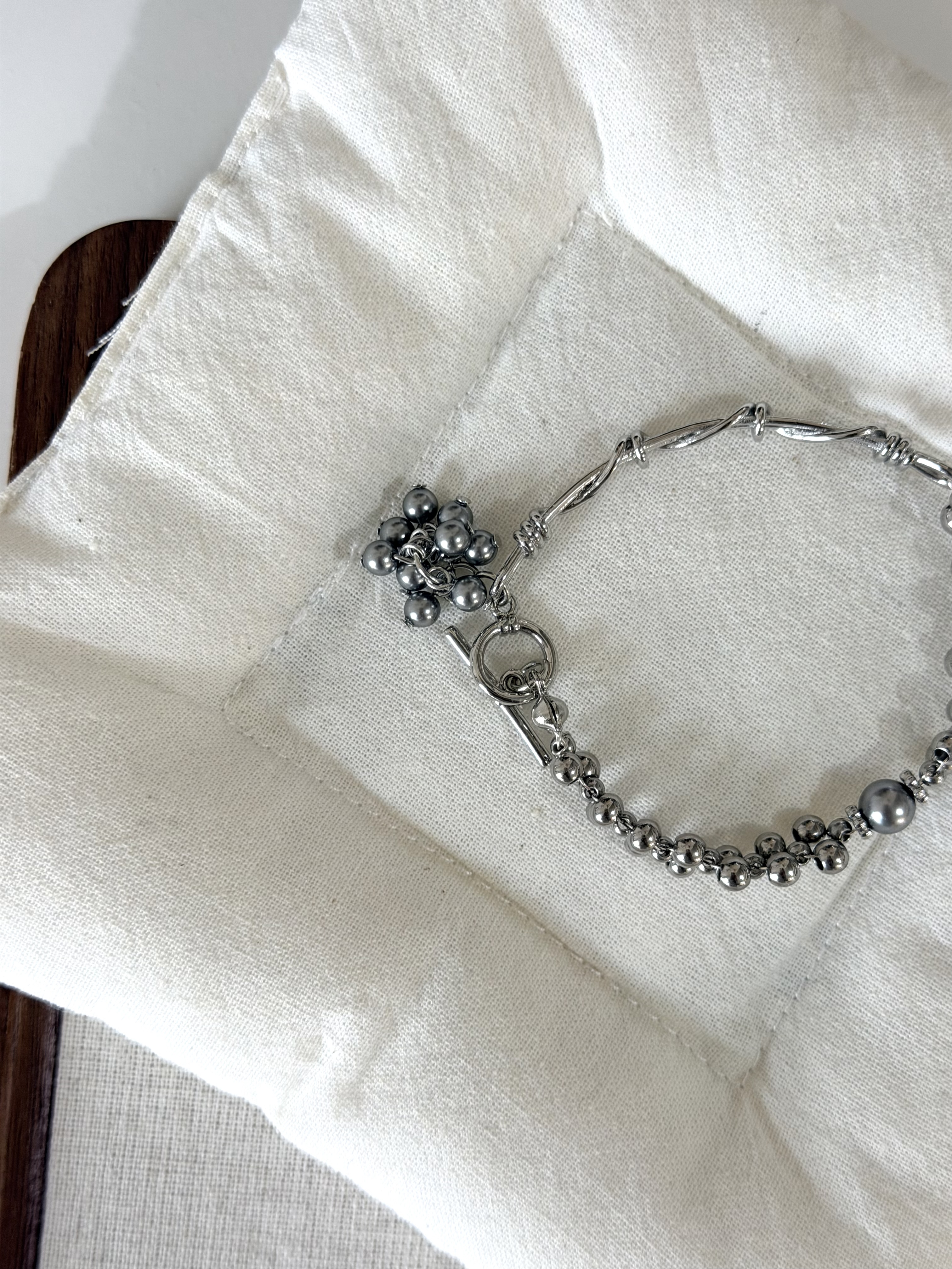 珍珠小花球併接手織手鍊/全銀色