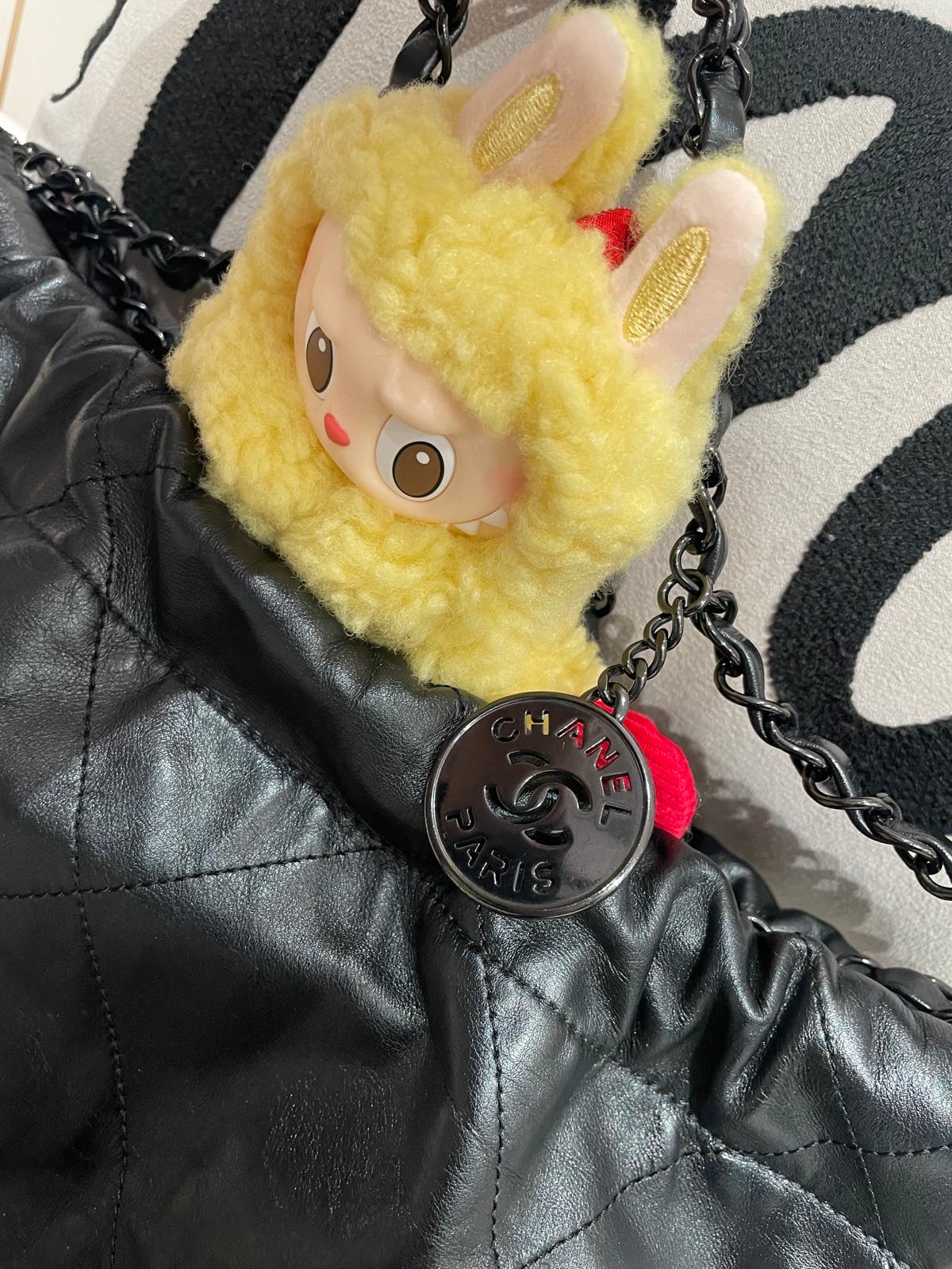 Chanel 22 small so black calfskin,100%Authentic, 95%new ，✅晶片✅Dust bag✅box