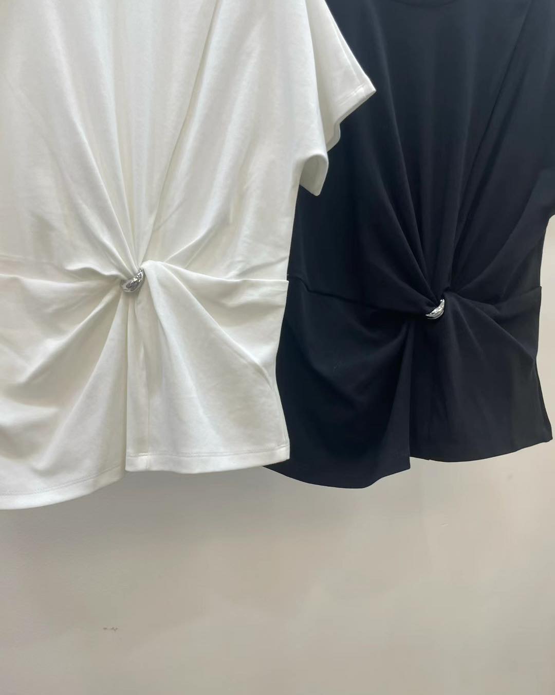 淨色鈕結圓領top