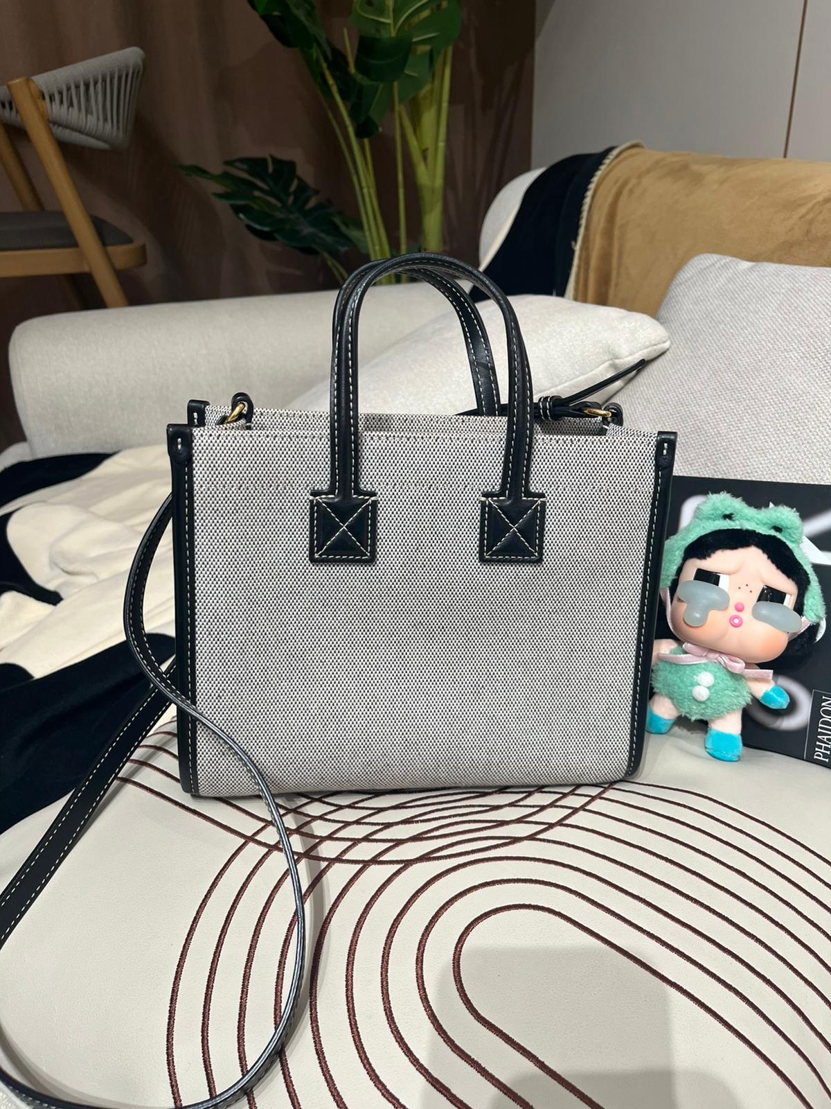 Burberry Freya 2way bag  100%Authentic, 98%new ✅dust bag 