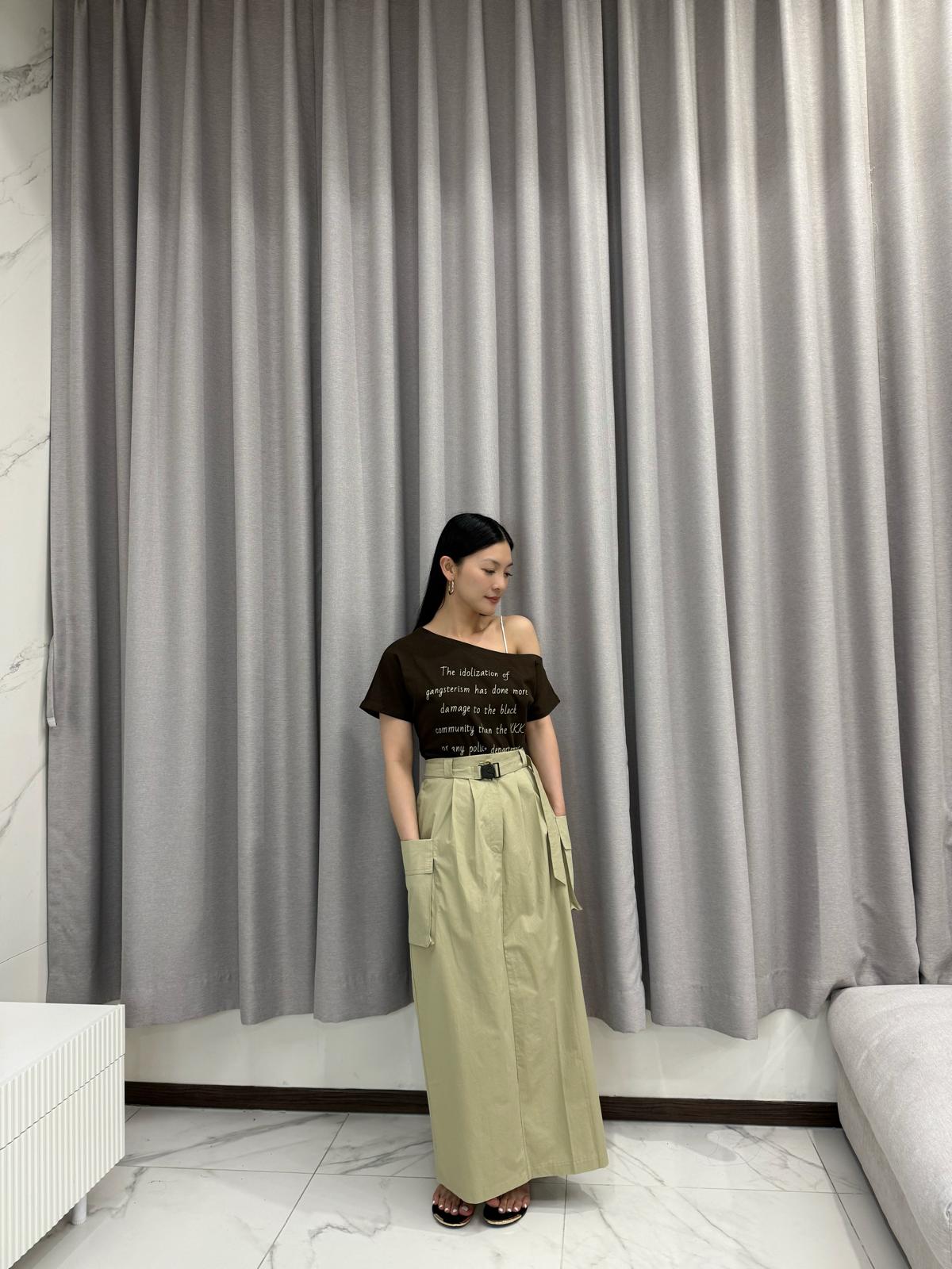 M13 單邊露膊英文字top