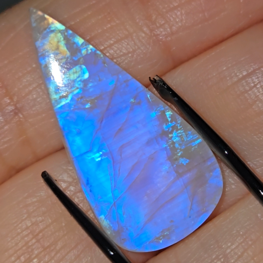 Purple-tinted blue flash moonstone from India - MS4