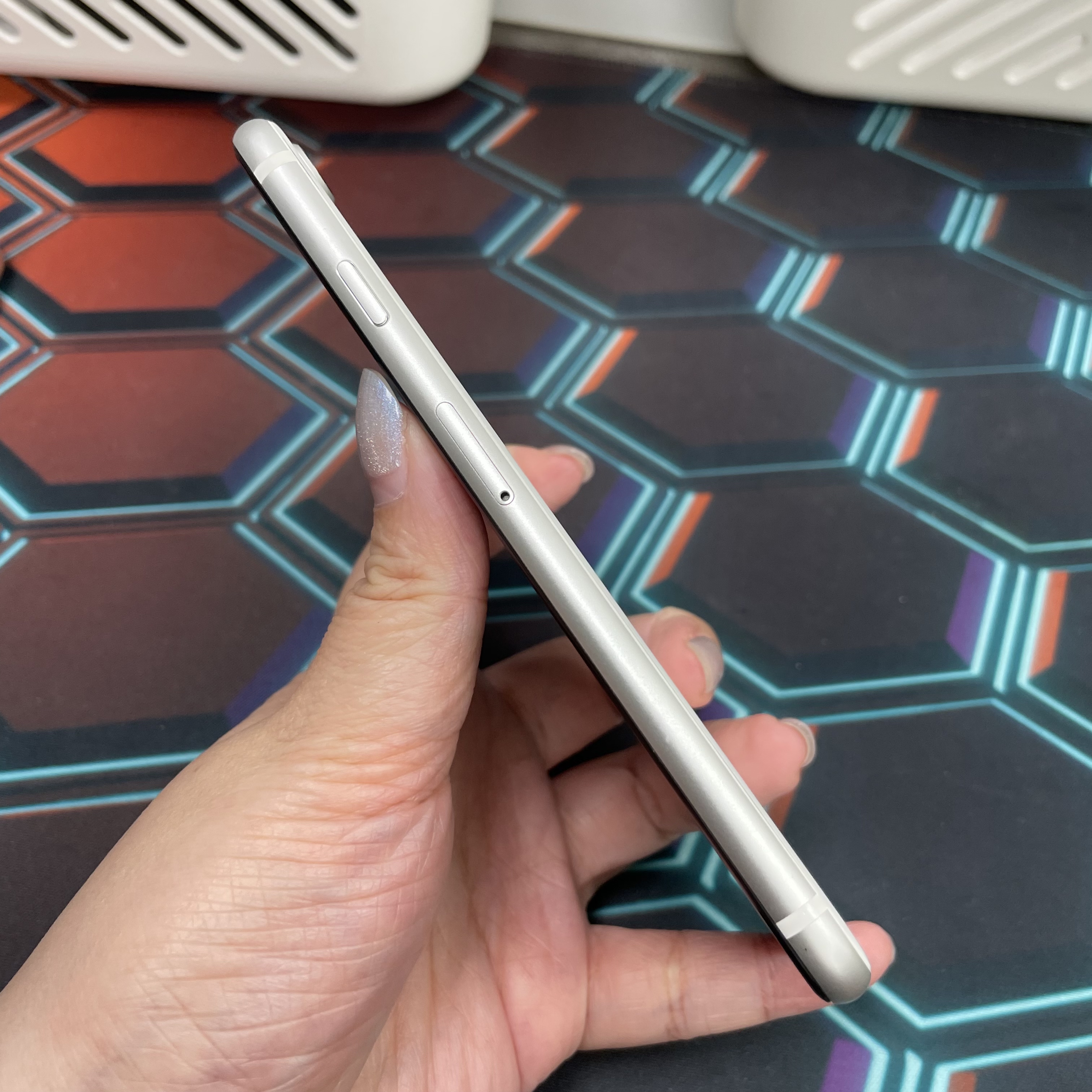 *7073 SE 2 完美機 128GB 電75 白色 white